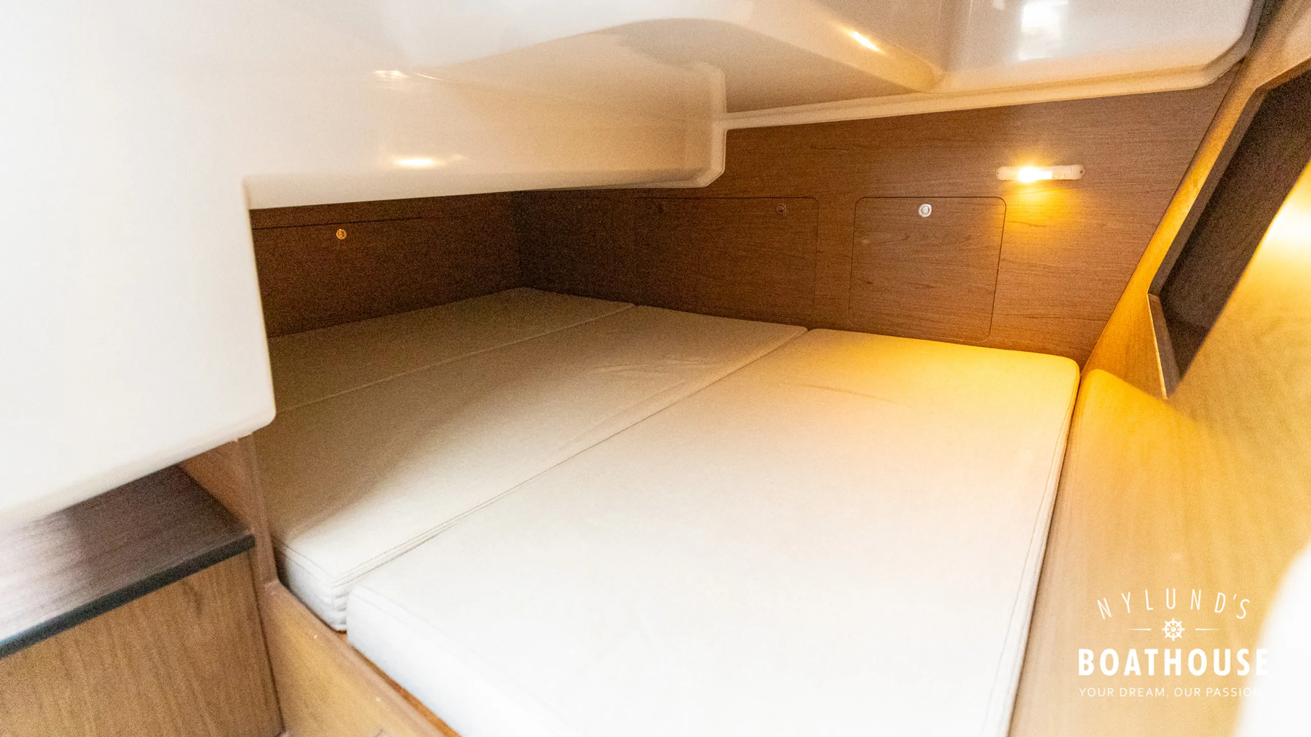 Beneteau Antares 8.80 OB - Image 15
