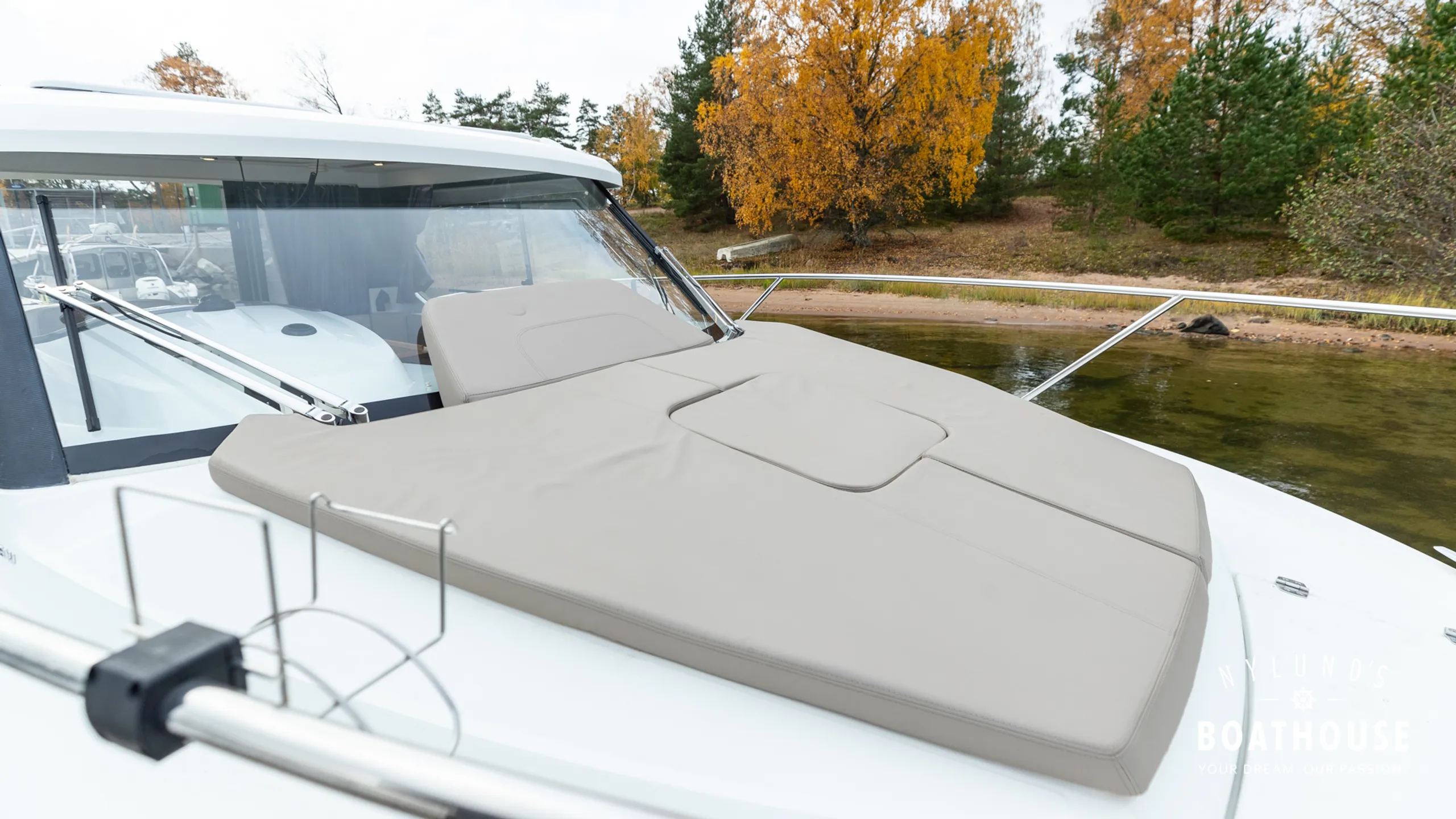 Beneteau Antares 8.80 OB - Image 12