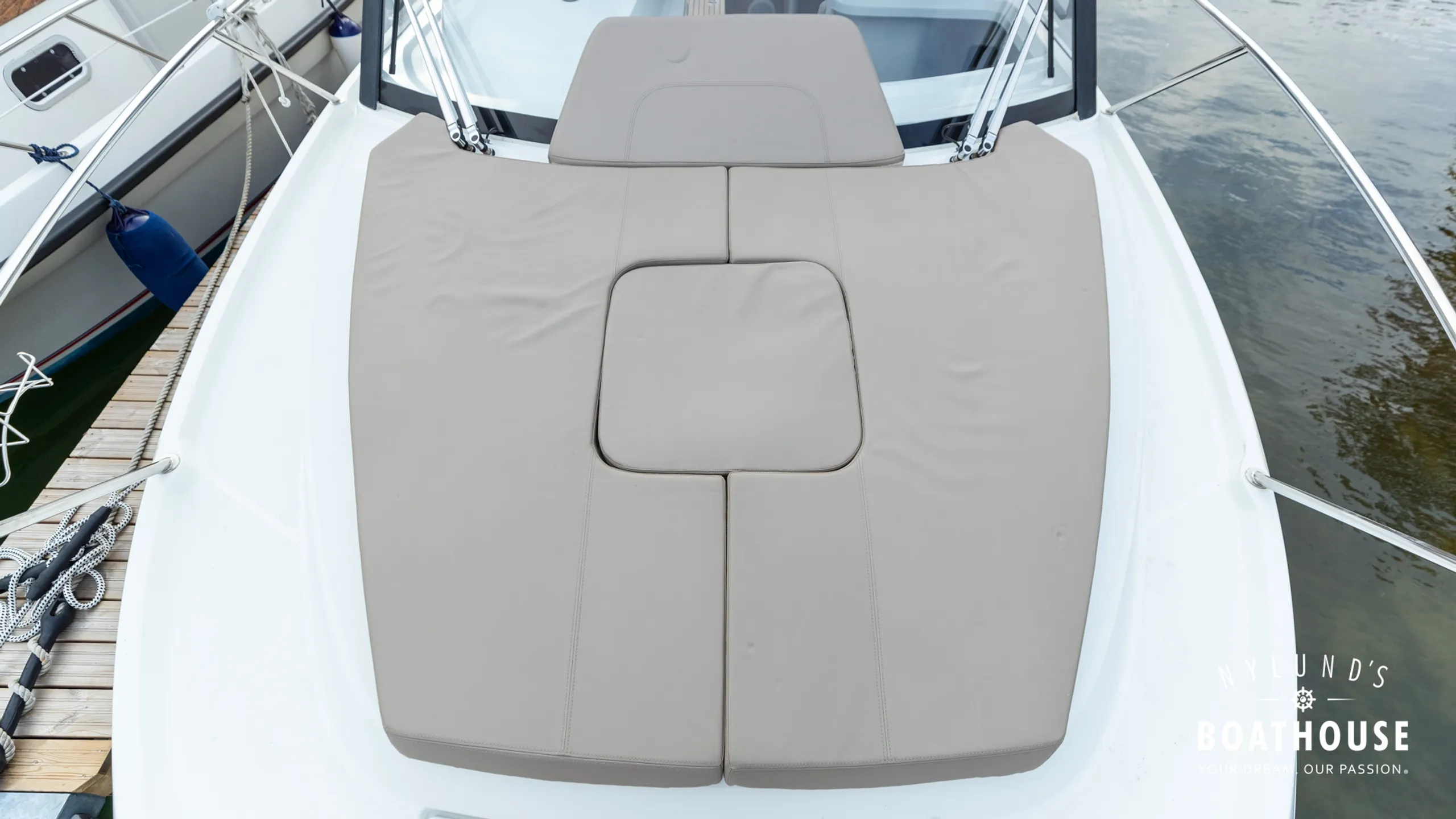Beneteau Antares 8.80 OB - Image 29