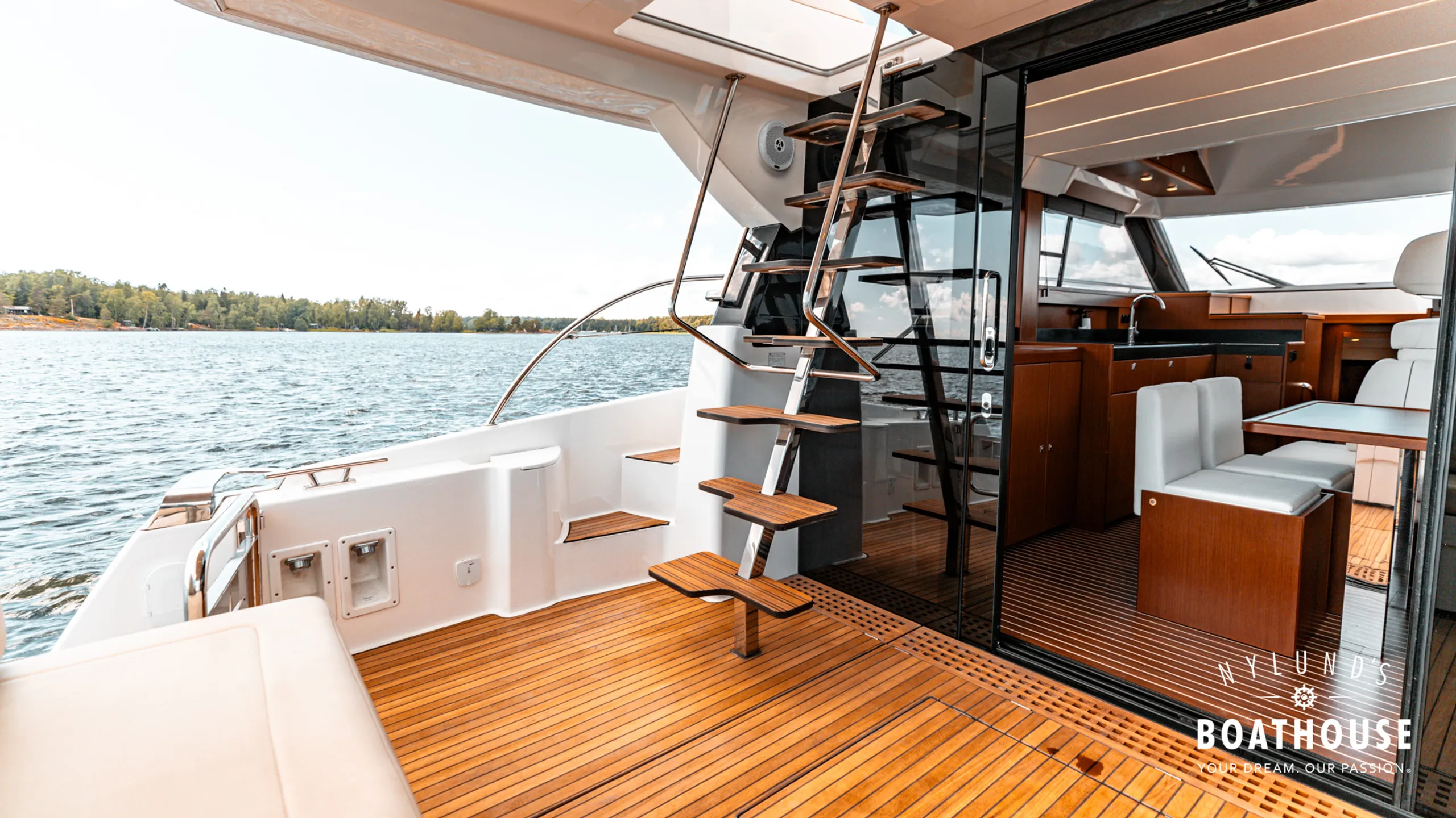 Bavaria Virtess 420 Fly - Image 19