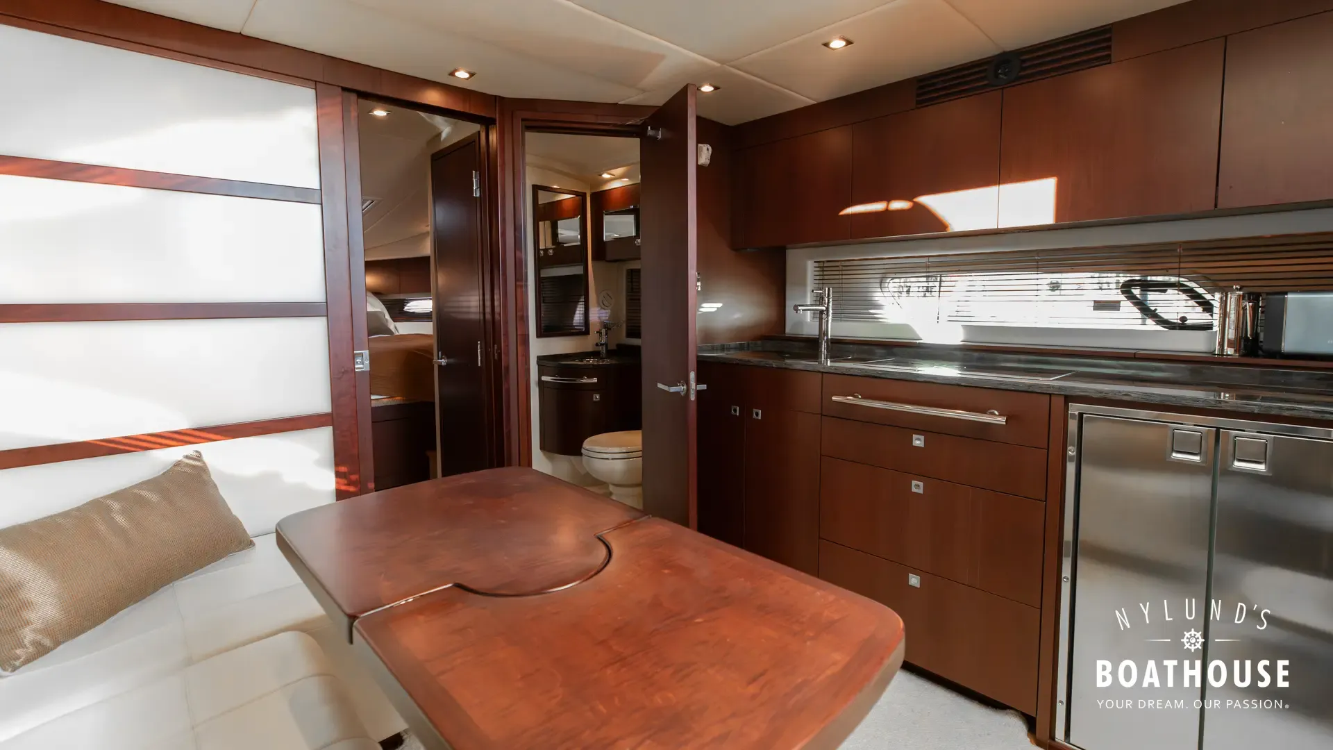 Sea Ray 450 Sundancer - Image 72