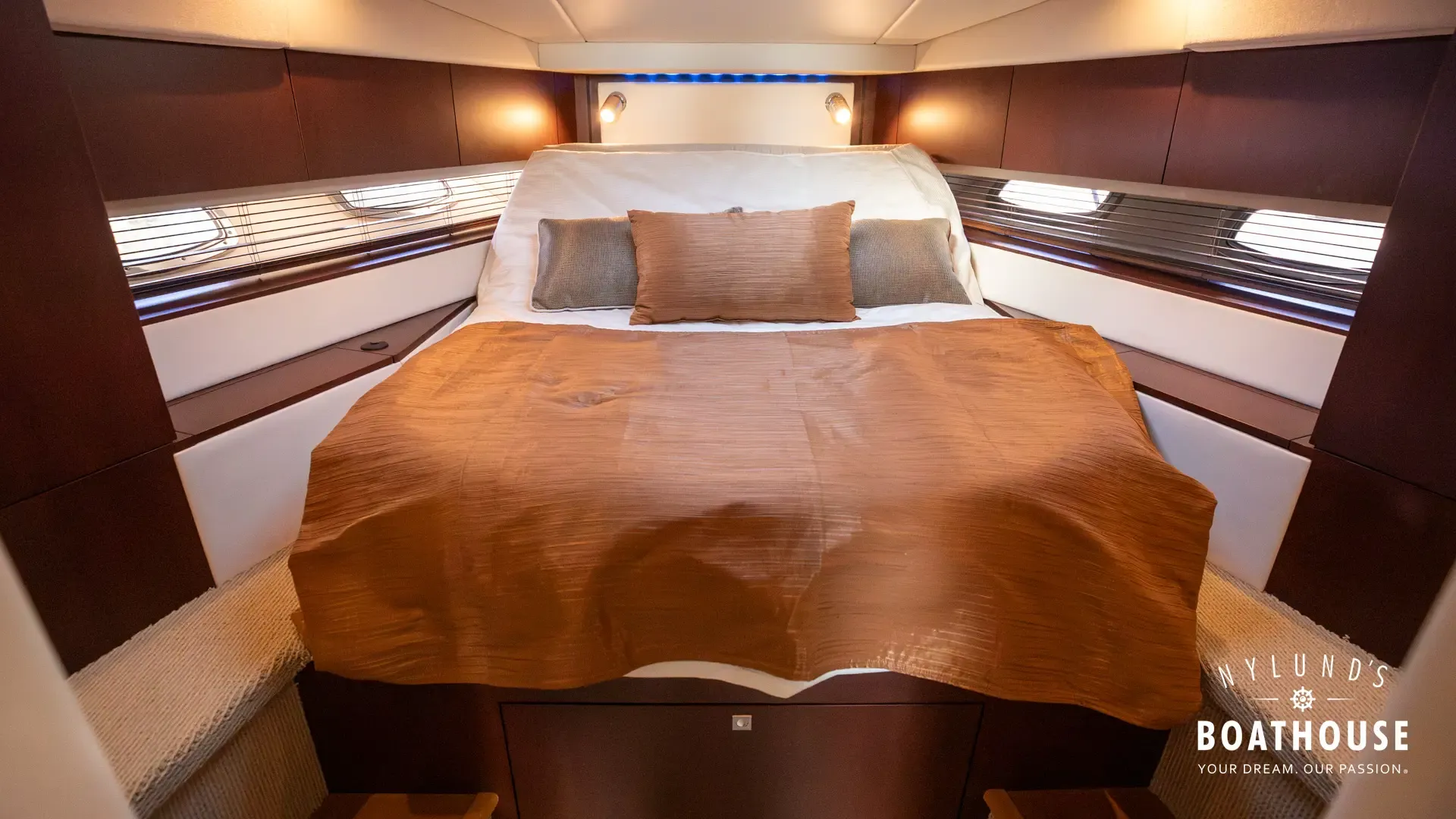 Sea Ray 450 Sundancer - Image 73