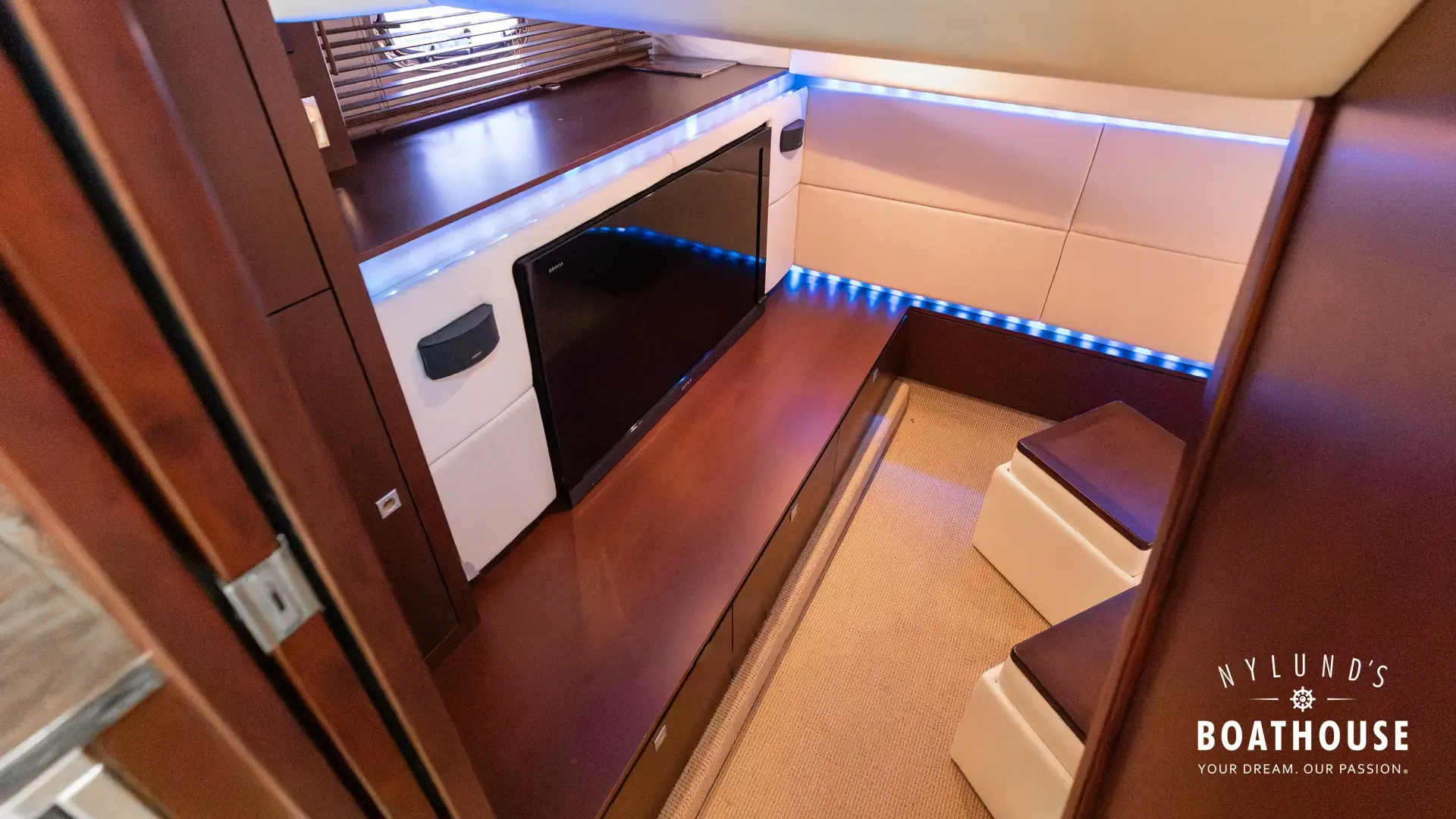 Sea Ray 450 Sundancer - Image 56