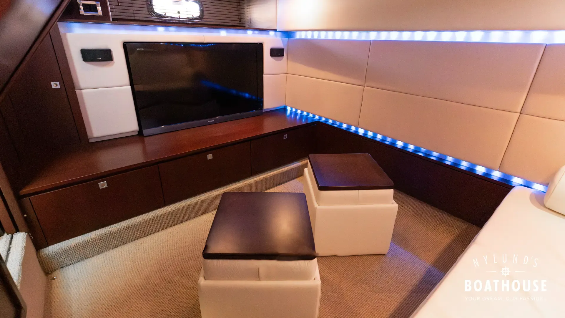 Sea Ray 450 Sundancer - Image 66