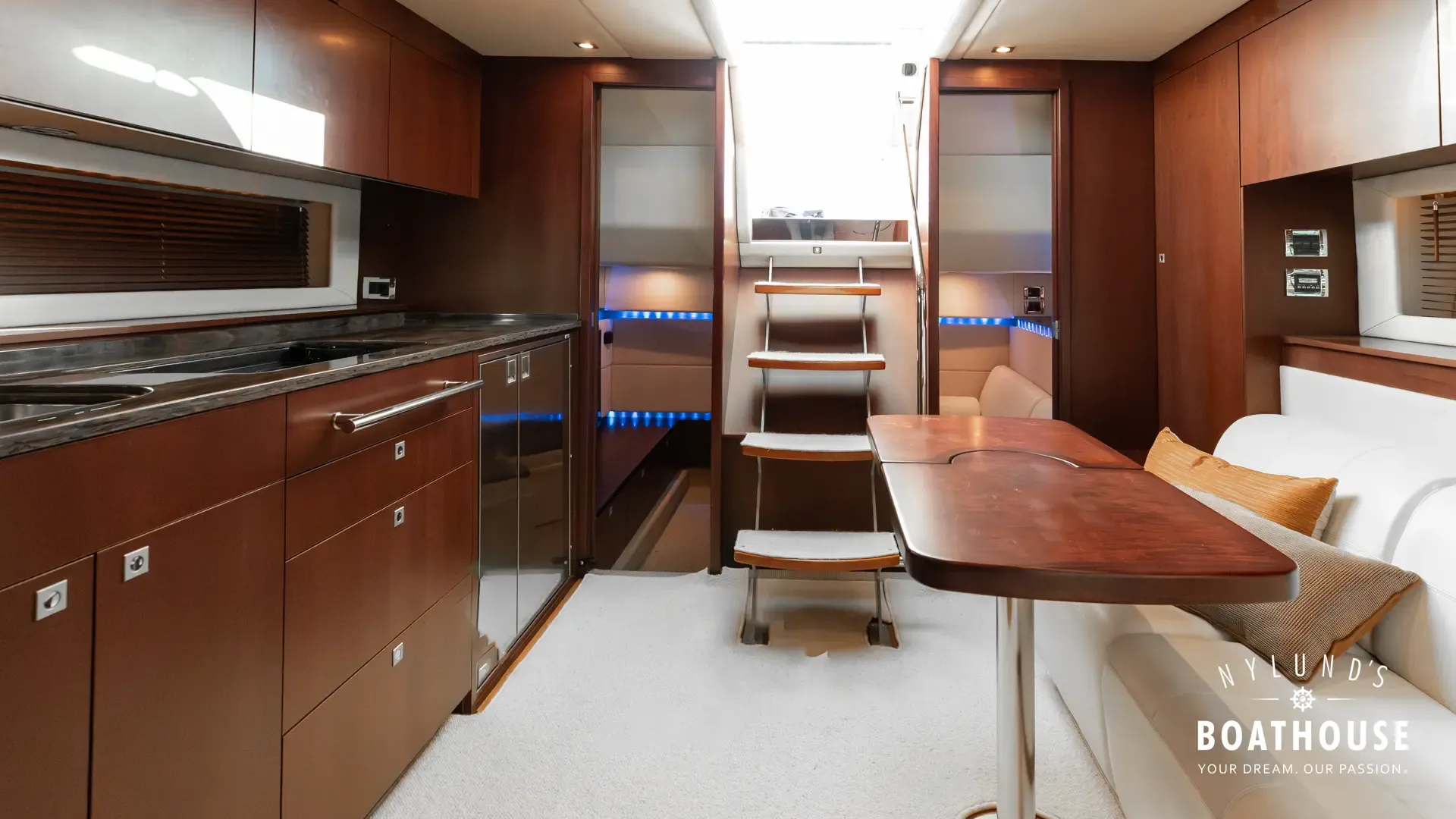 Sea Ray 450 Sundancer - Image 68