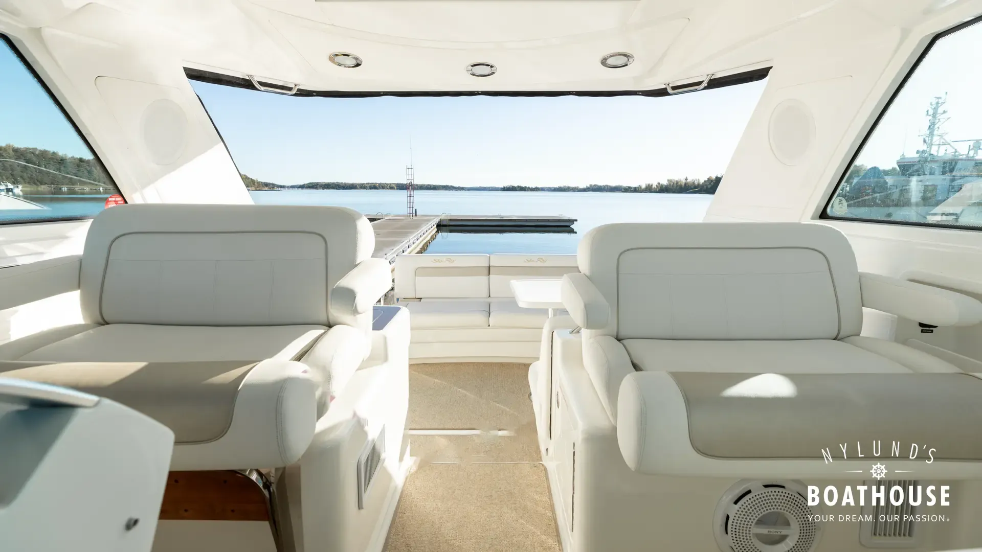 Sea Ray 450 Sundancer - Image 47
