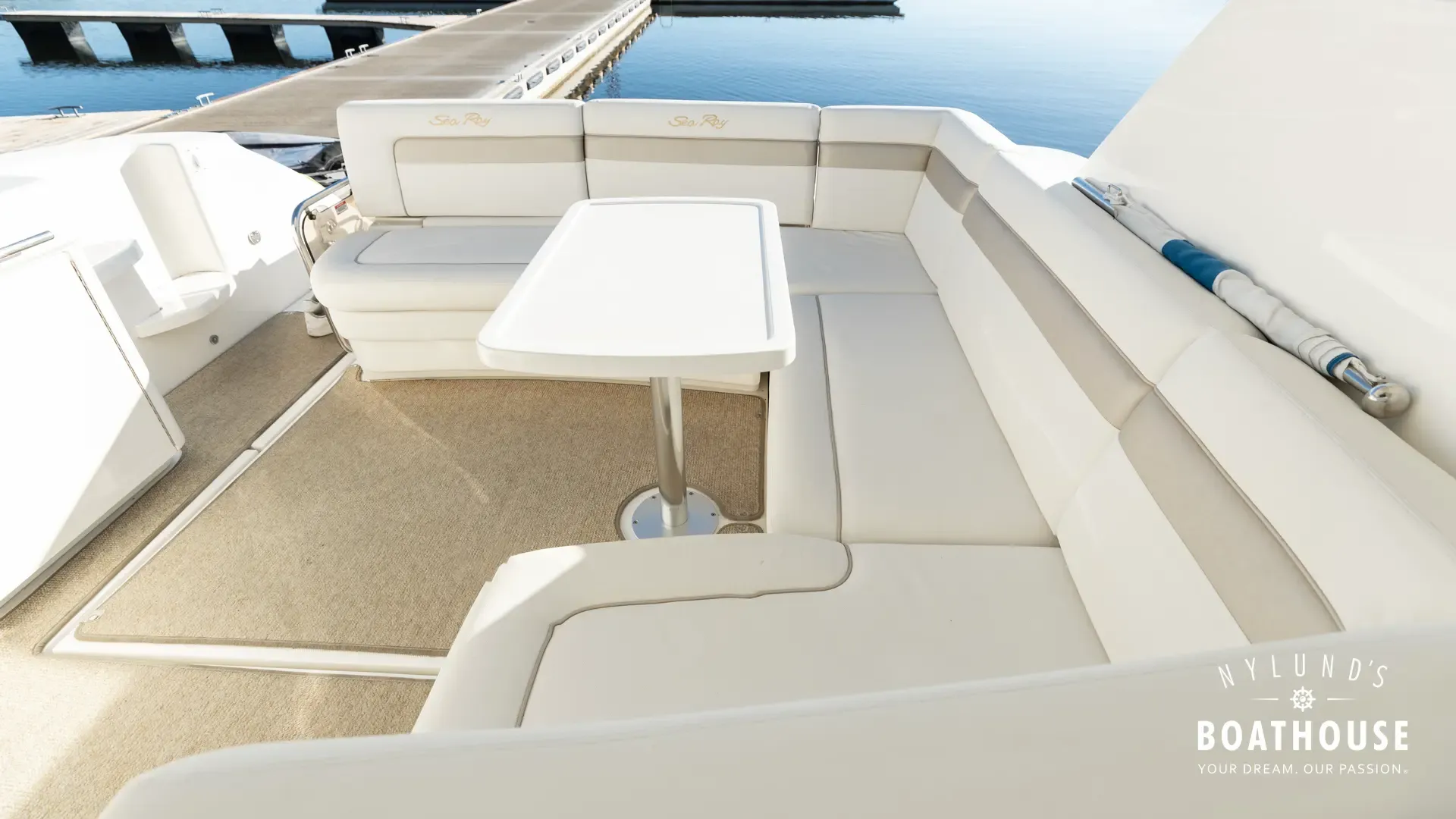 Sea Ray 450 Sundancer - Image 26
