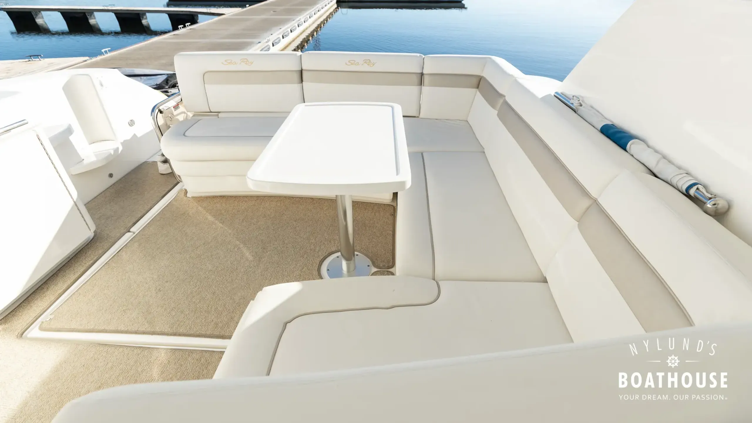 Sea Ray 450 Sundancer - Image 26