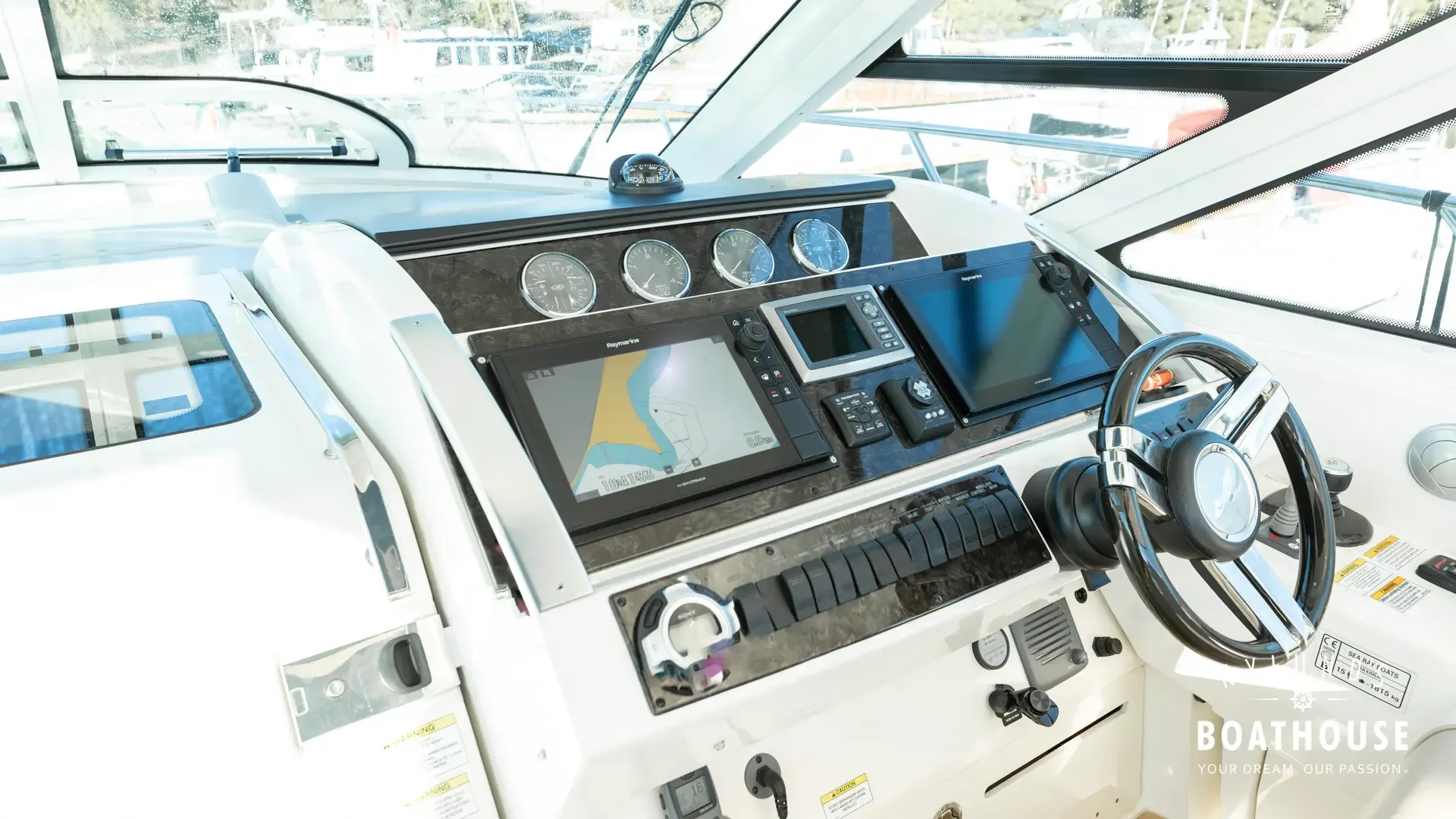 Sea Ray 450 Sundancer - Image 35