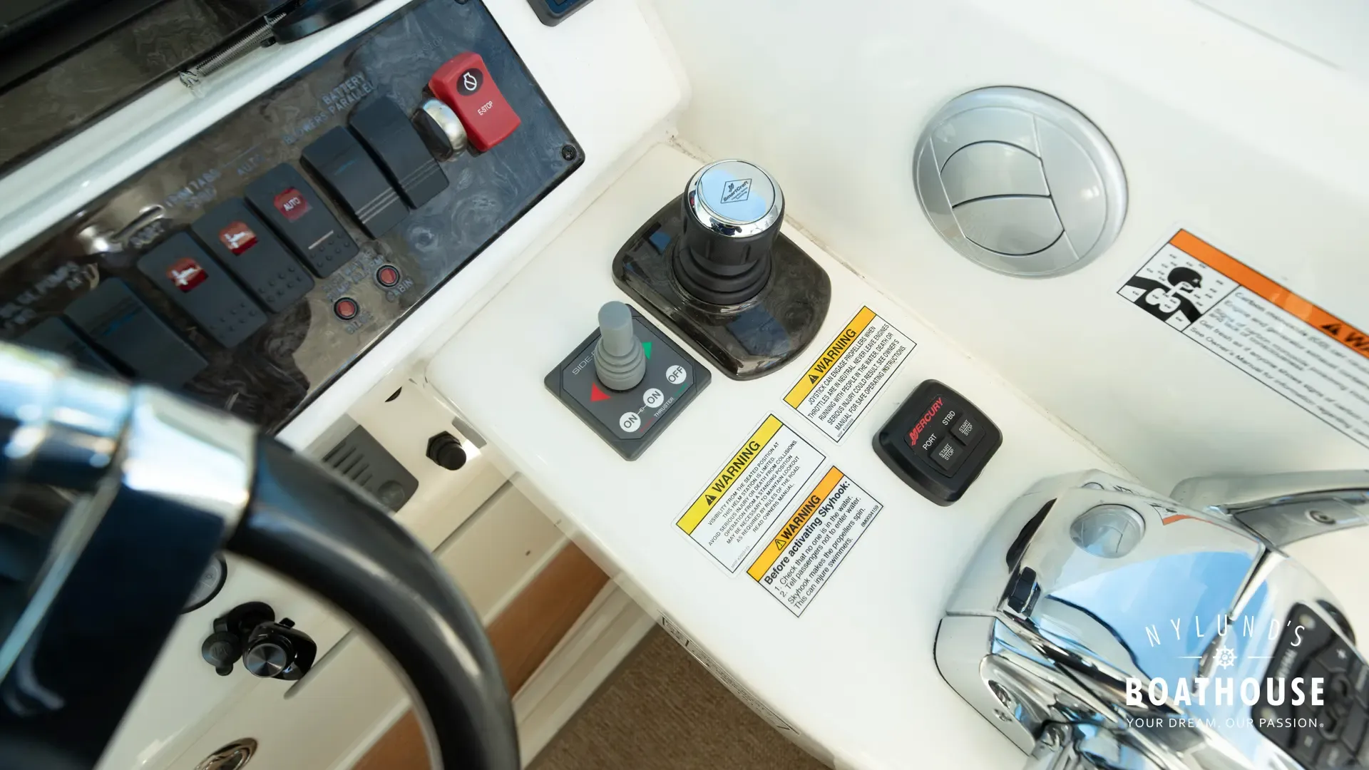 Sea Ray 450 Sundancer - Image 38