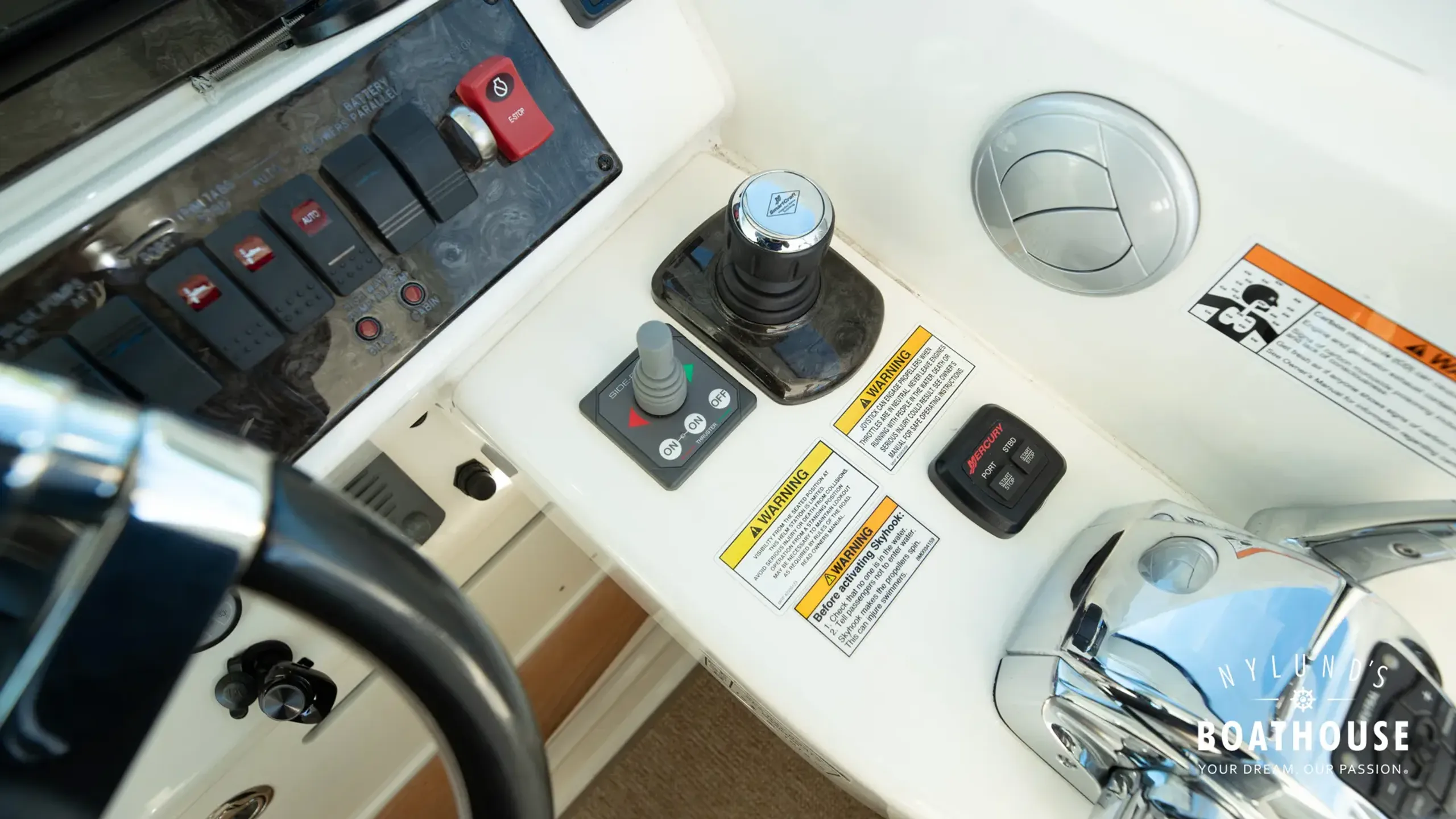 Sea Ray 450 Sundancer - Image 38