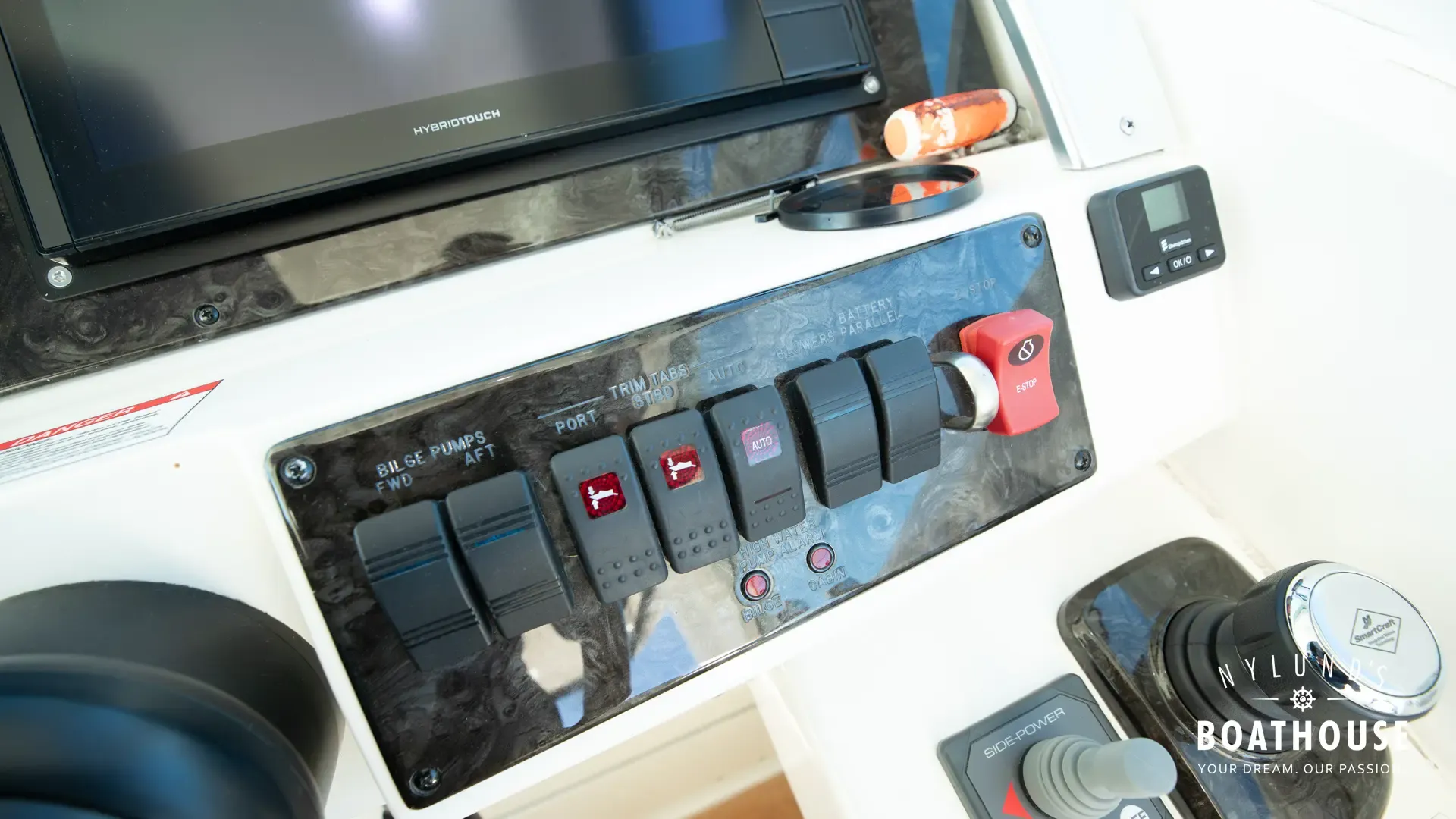 Sea Ray 450 Sundancer - Image 39