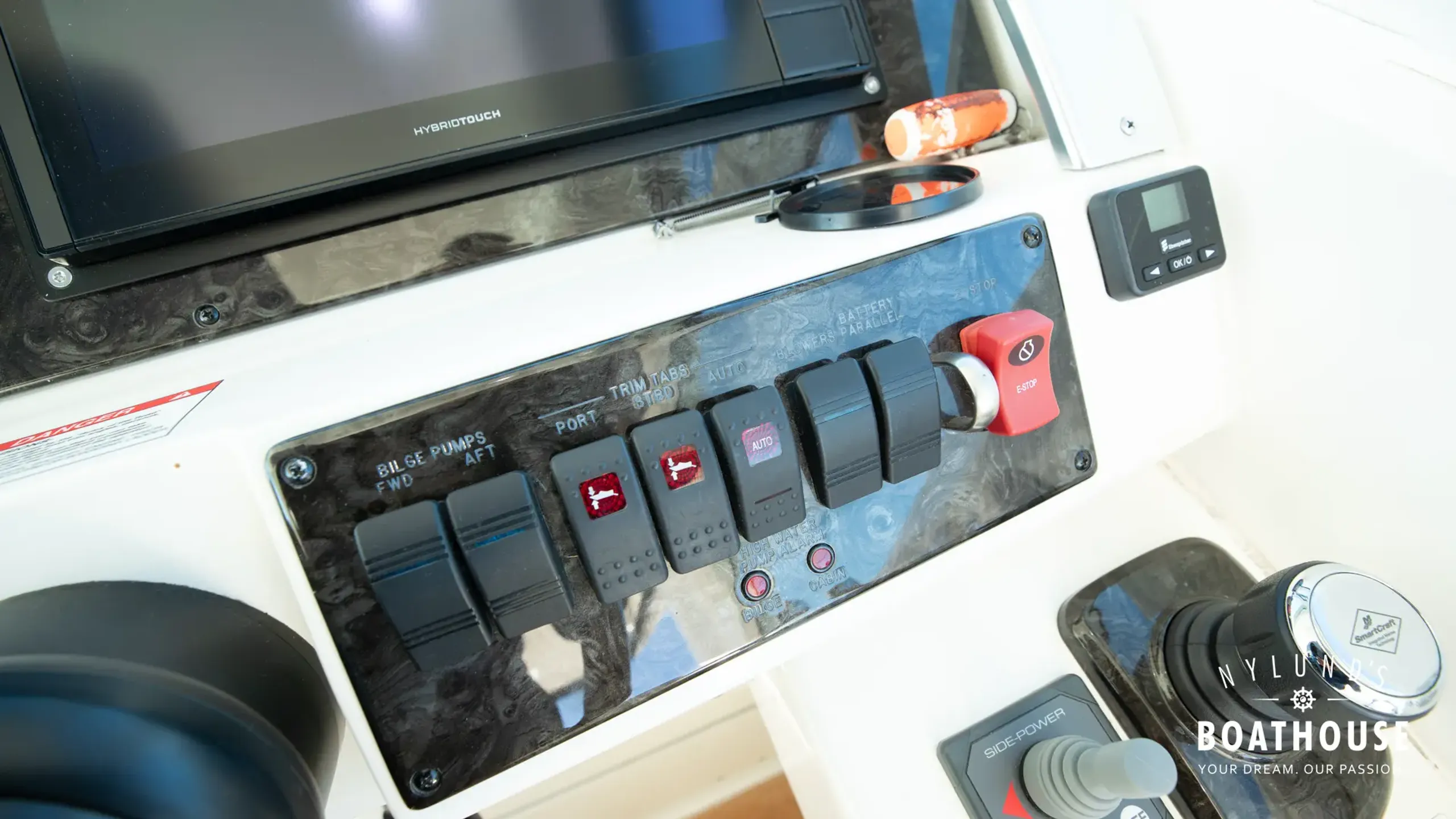 Sea Ray 450 Sundancer - Image 39