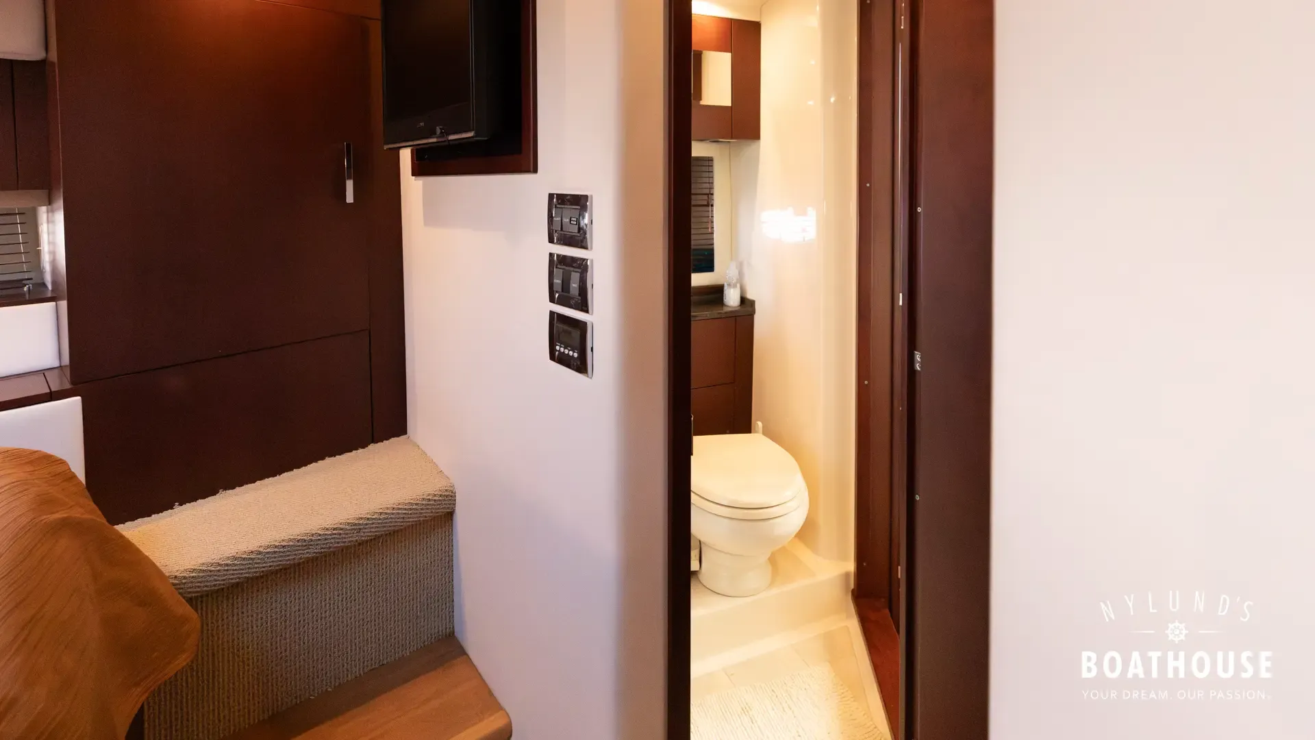 Sea Ray 450 Sundancer - Image 78