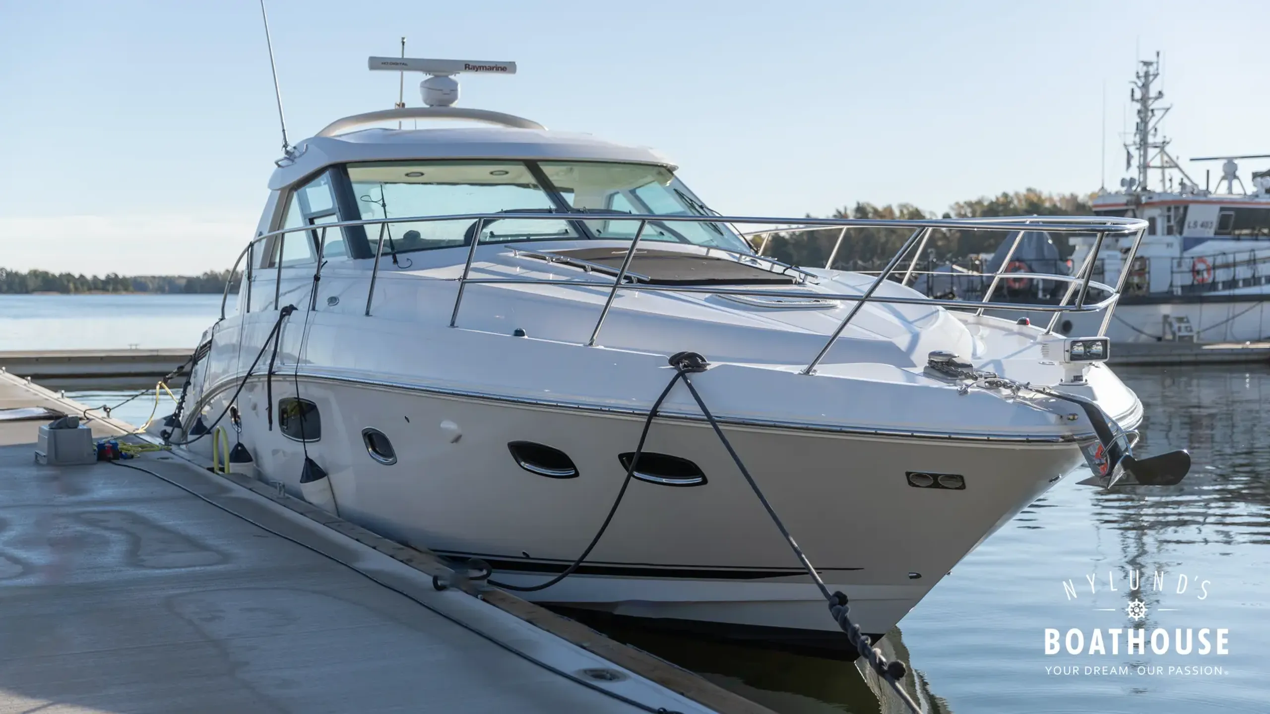 Sea Ray 450 Sundancer - Image 7