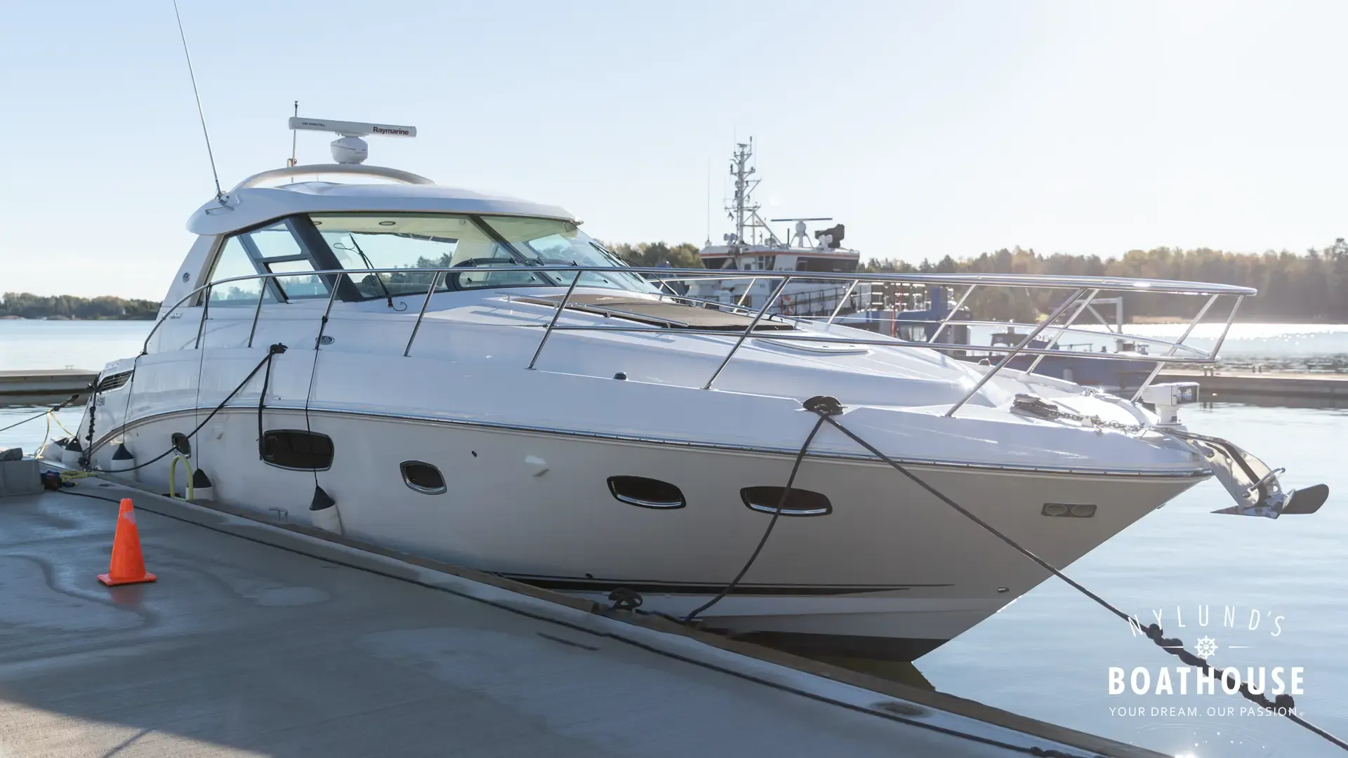 Sea Ray 450 Sundancer - Image 6