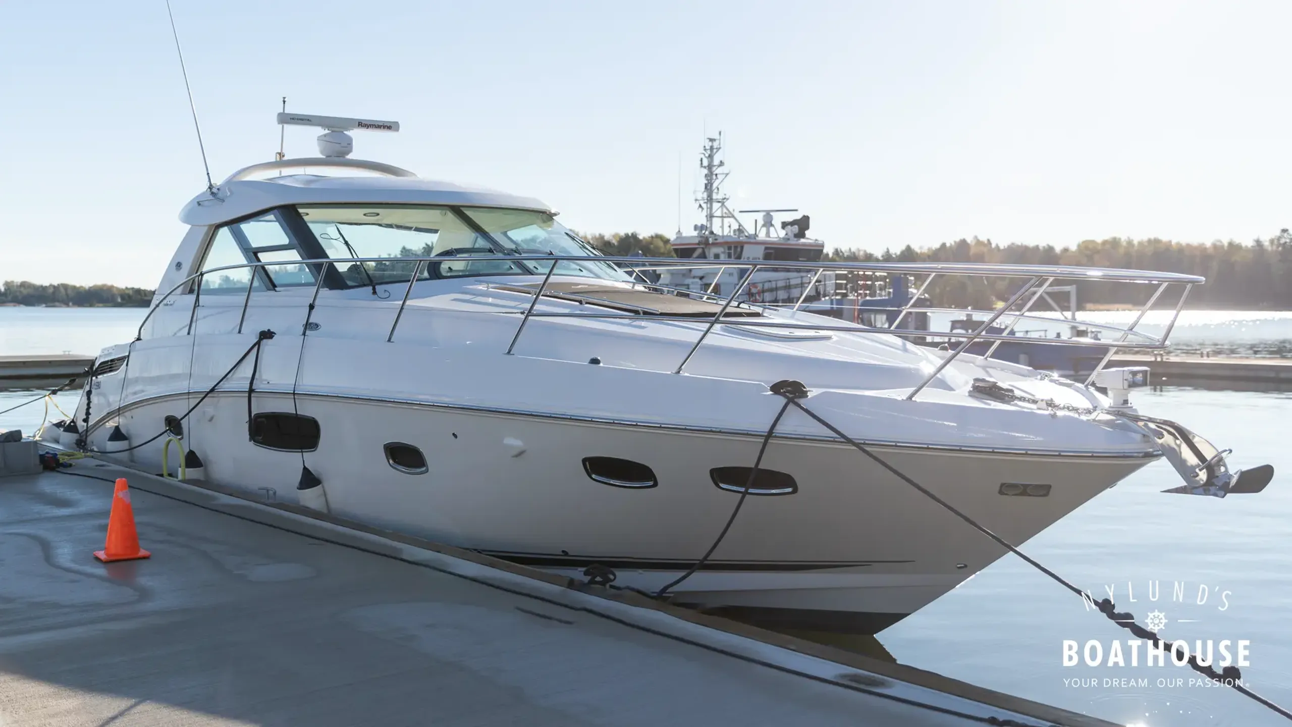 Sea Ray 450 Sundancer - Image 6