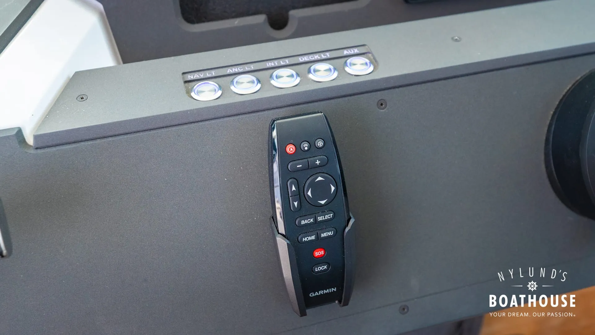 Axopar 28 Cabin - Image 12