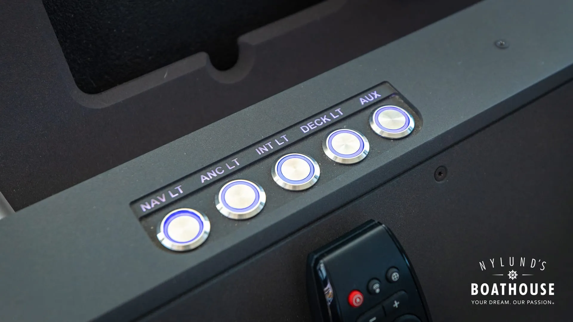 Axopar 28 Cabin - Image 14