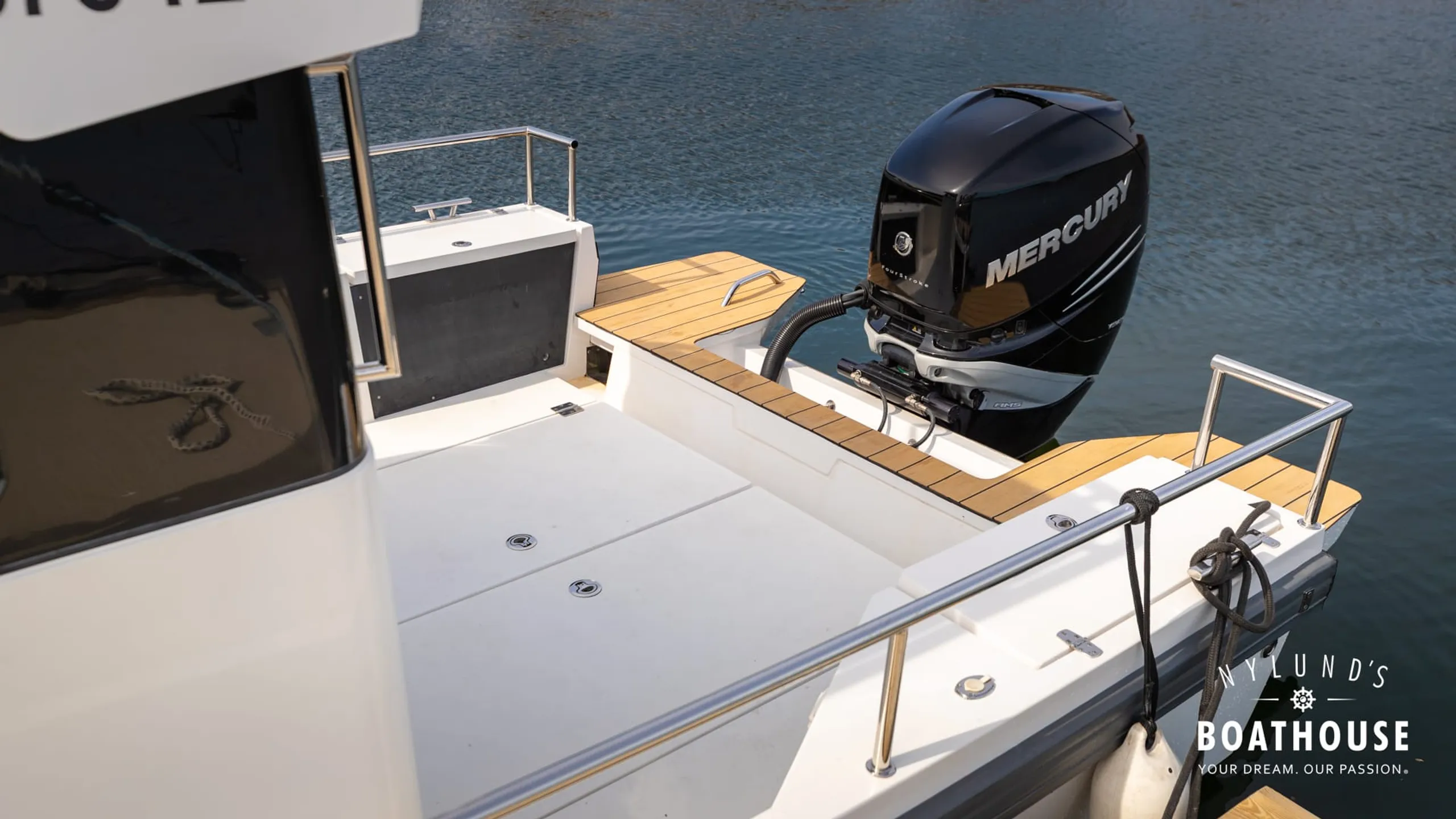 Axopar 28 Cabin - Image 2