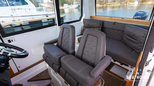 Axopar 28 Cabin