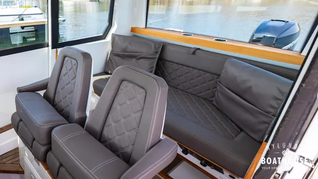 Axopar 28 Cabin
