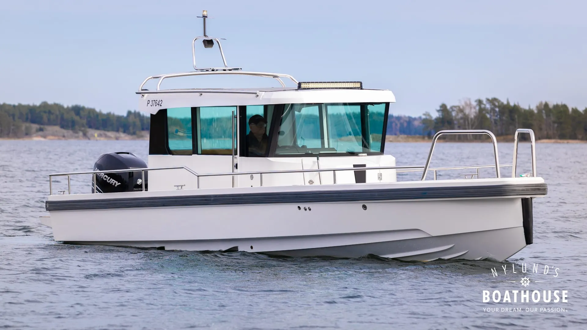 Axopar 28 Cabin - Image 3