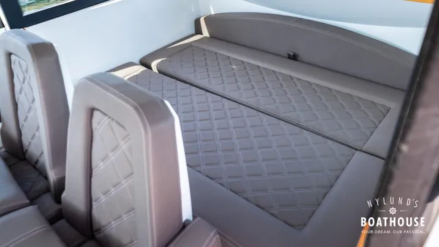 Axopar 28 Cabin