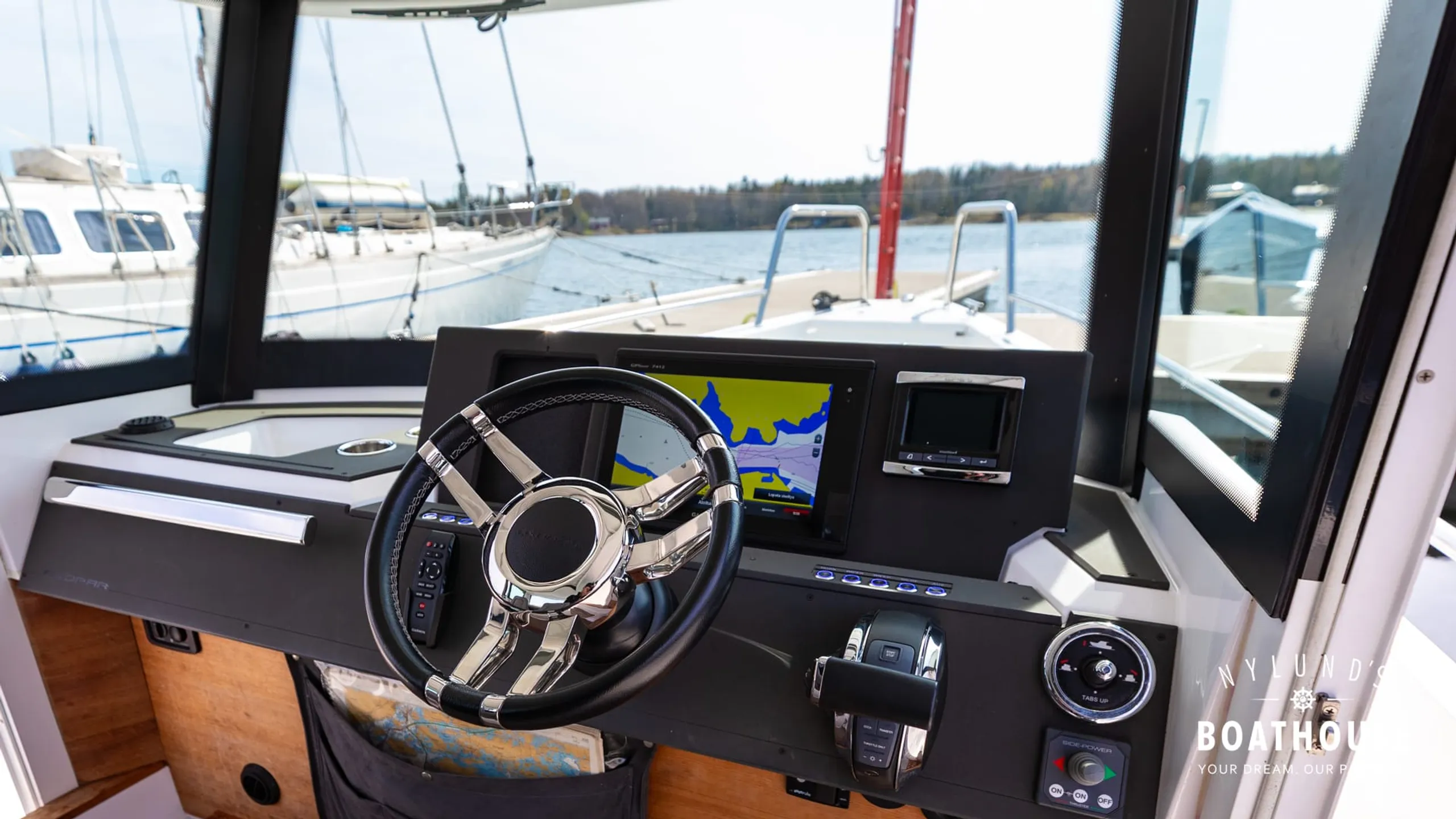 Axopar 28 Cabin - Image 32