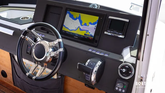 Axopar 28 Cabin