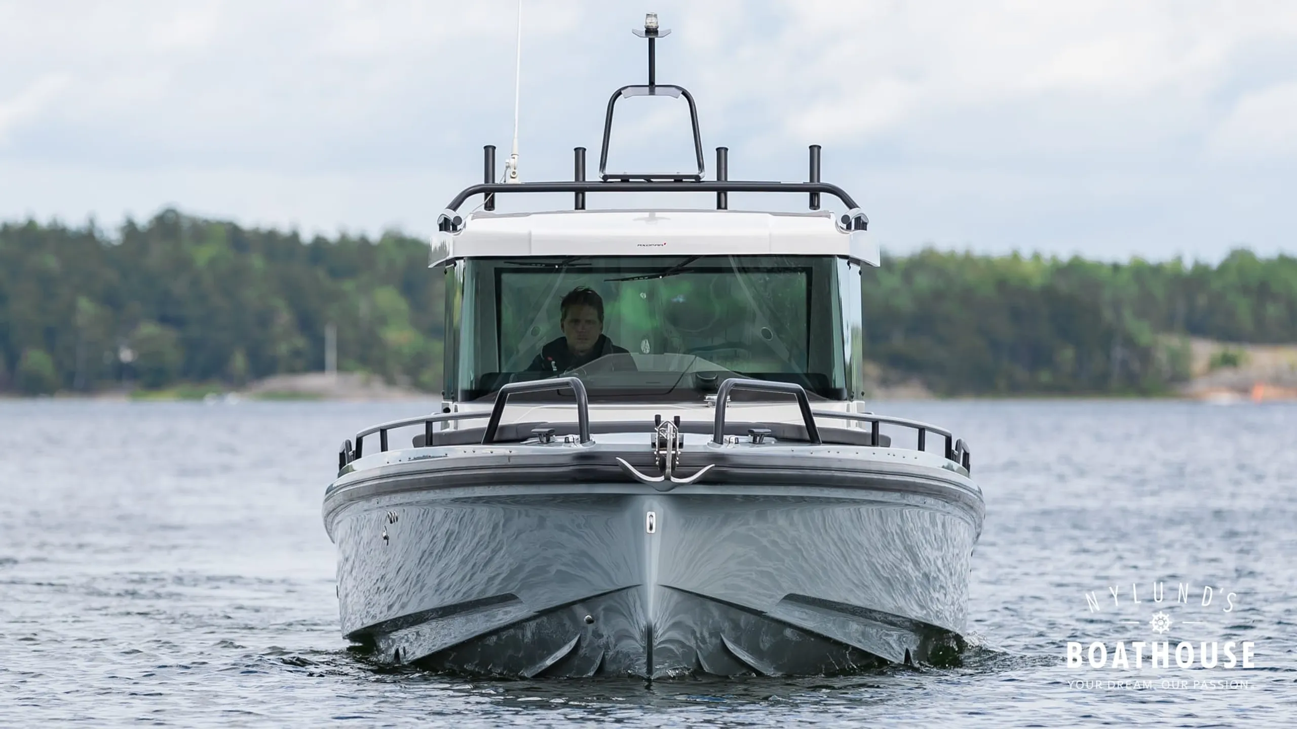 Axopar 28 Cabin - Brabus Line - Image 3