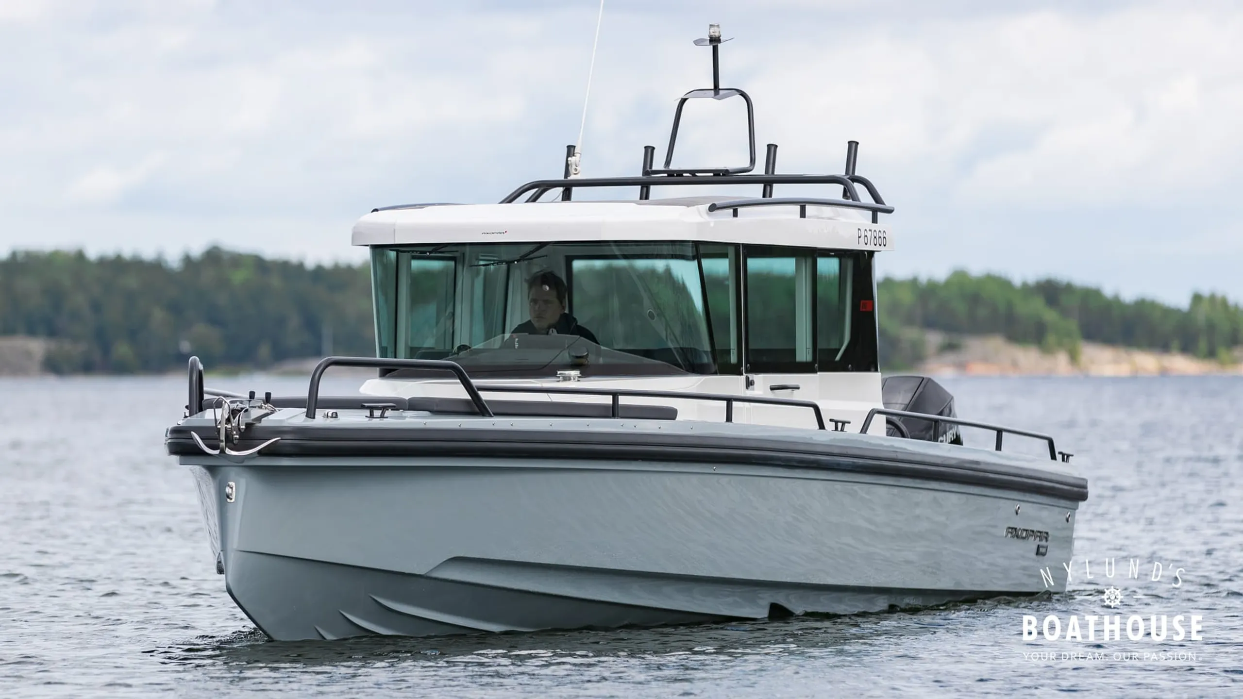 Axopar 28 Cabin - Brabus Line - Image 5