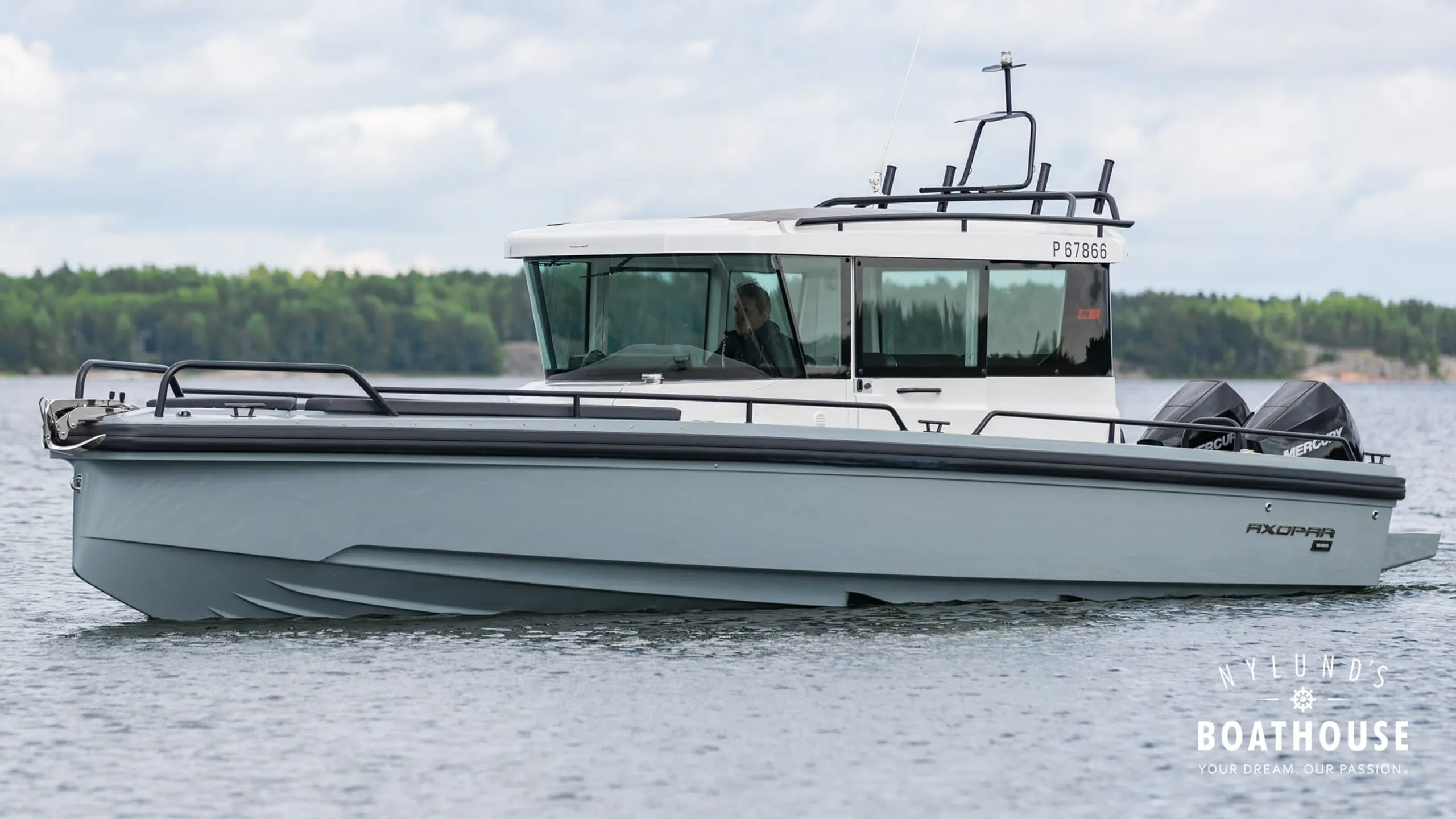 Axopar 28 Cabin - Brabus Line - Image 2