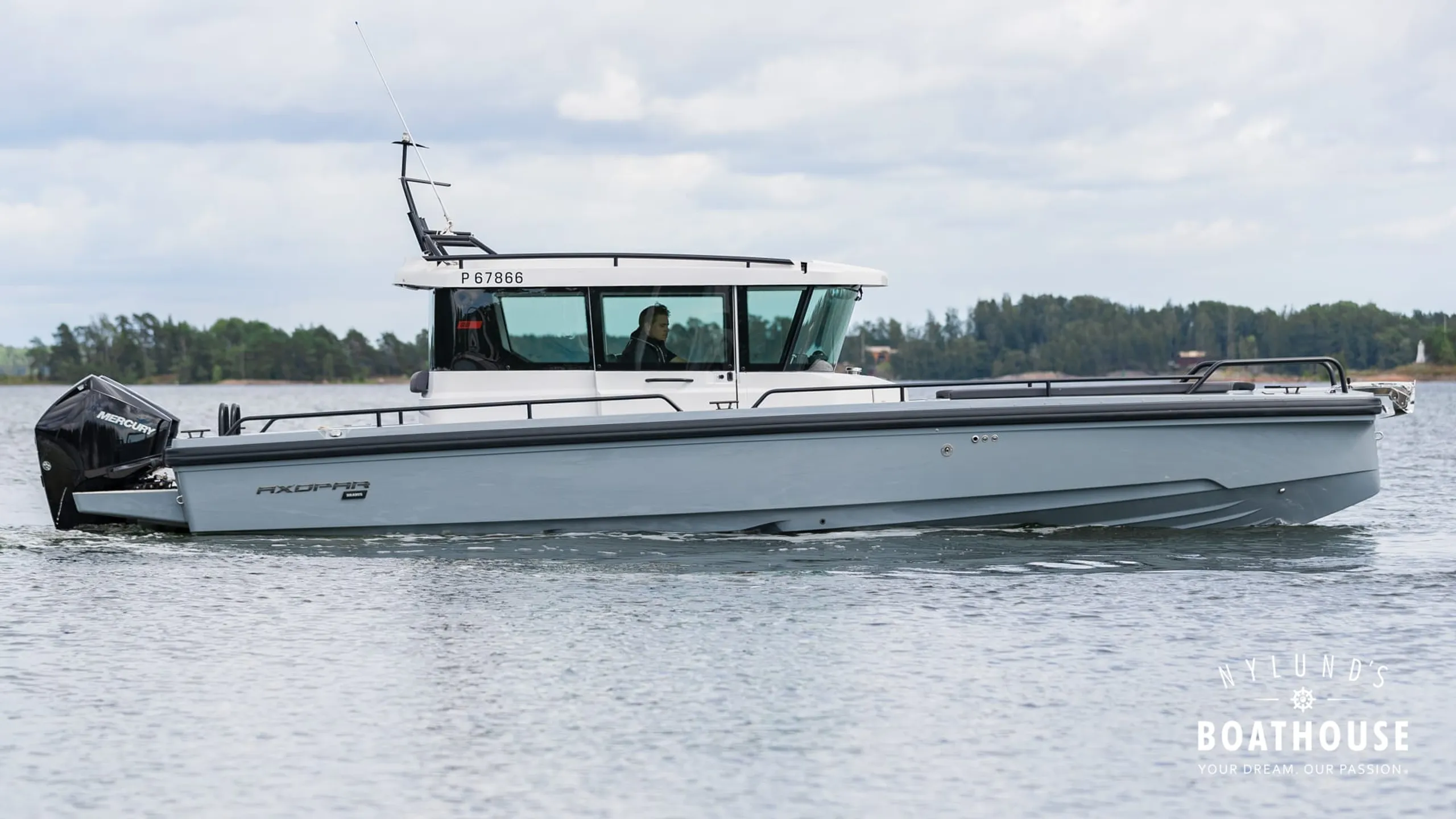 Axopar 28 Cabin - Brabus Line - Image 11
