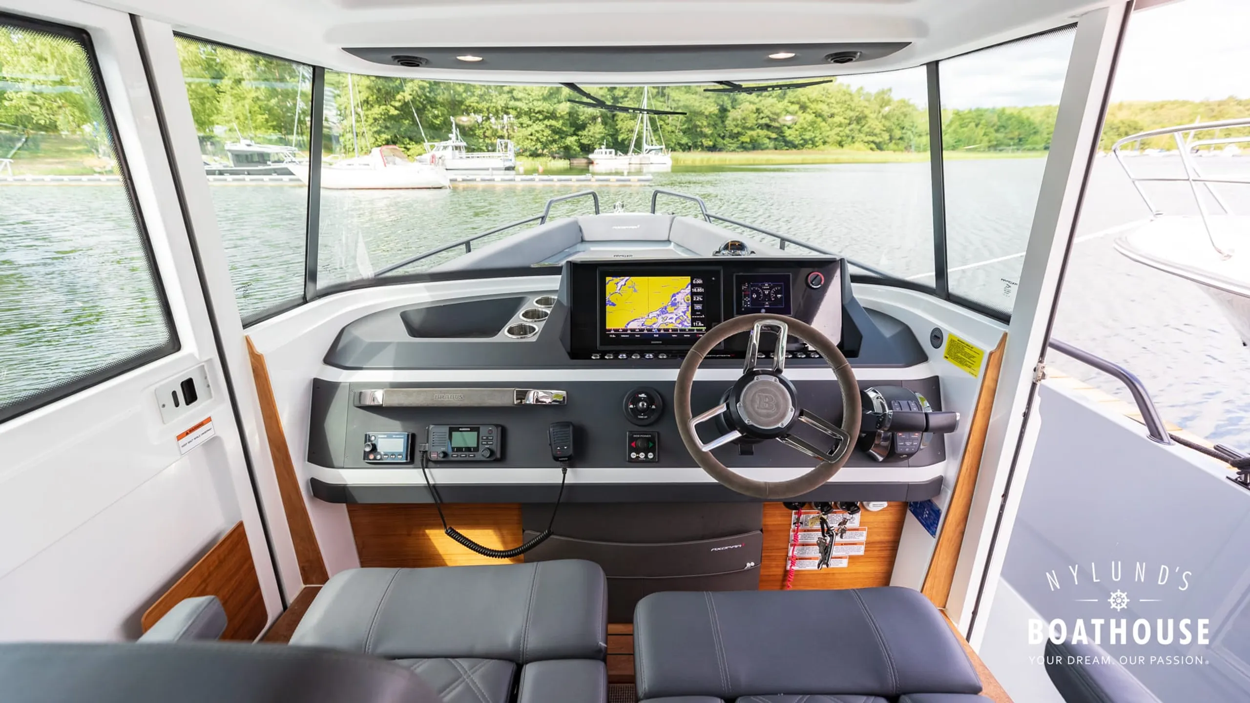 Axopar 28 Cabin - Brabus Line - Image 13