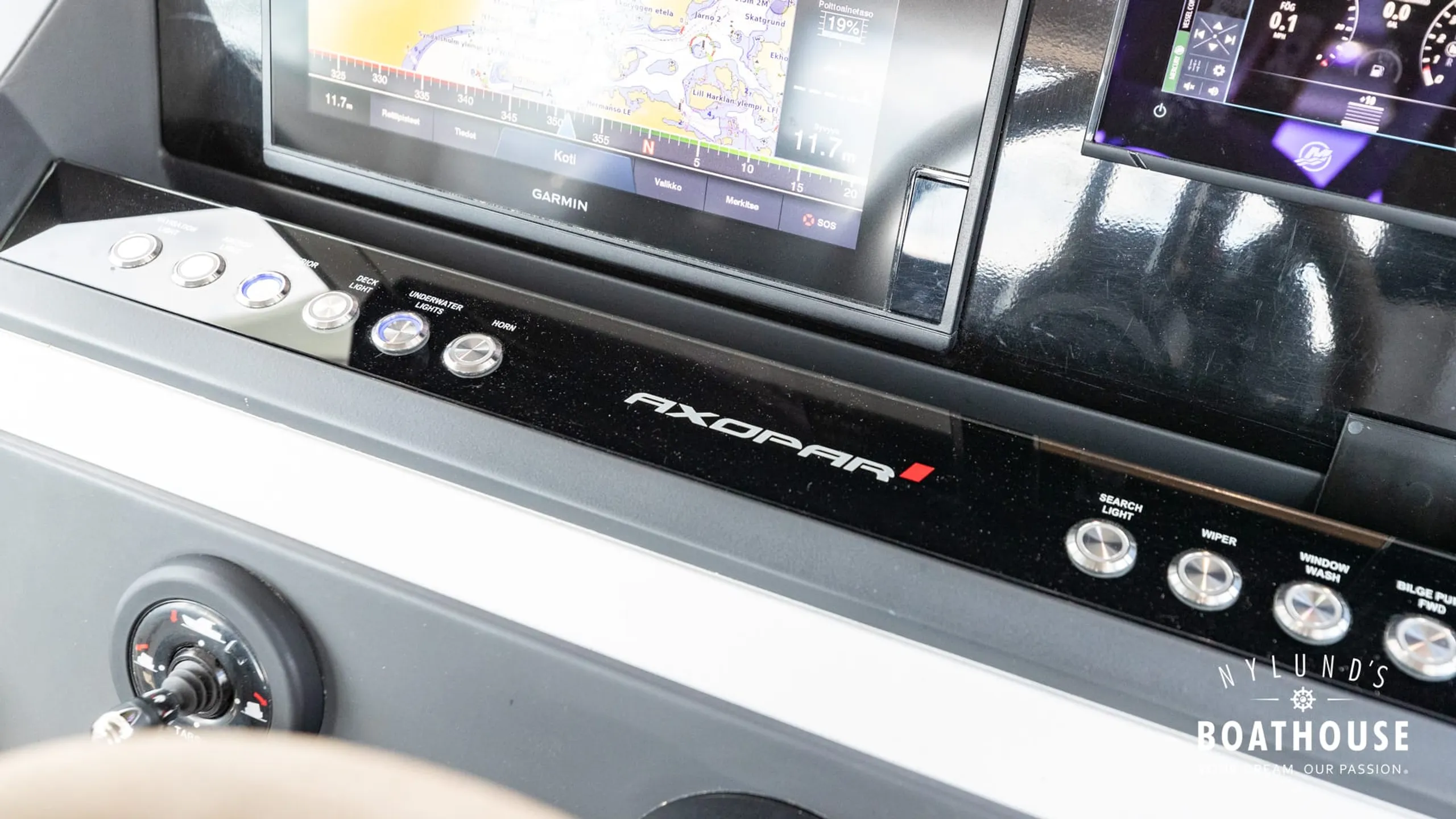 Axopar 28 Cabin - Brabus Line - Image 44