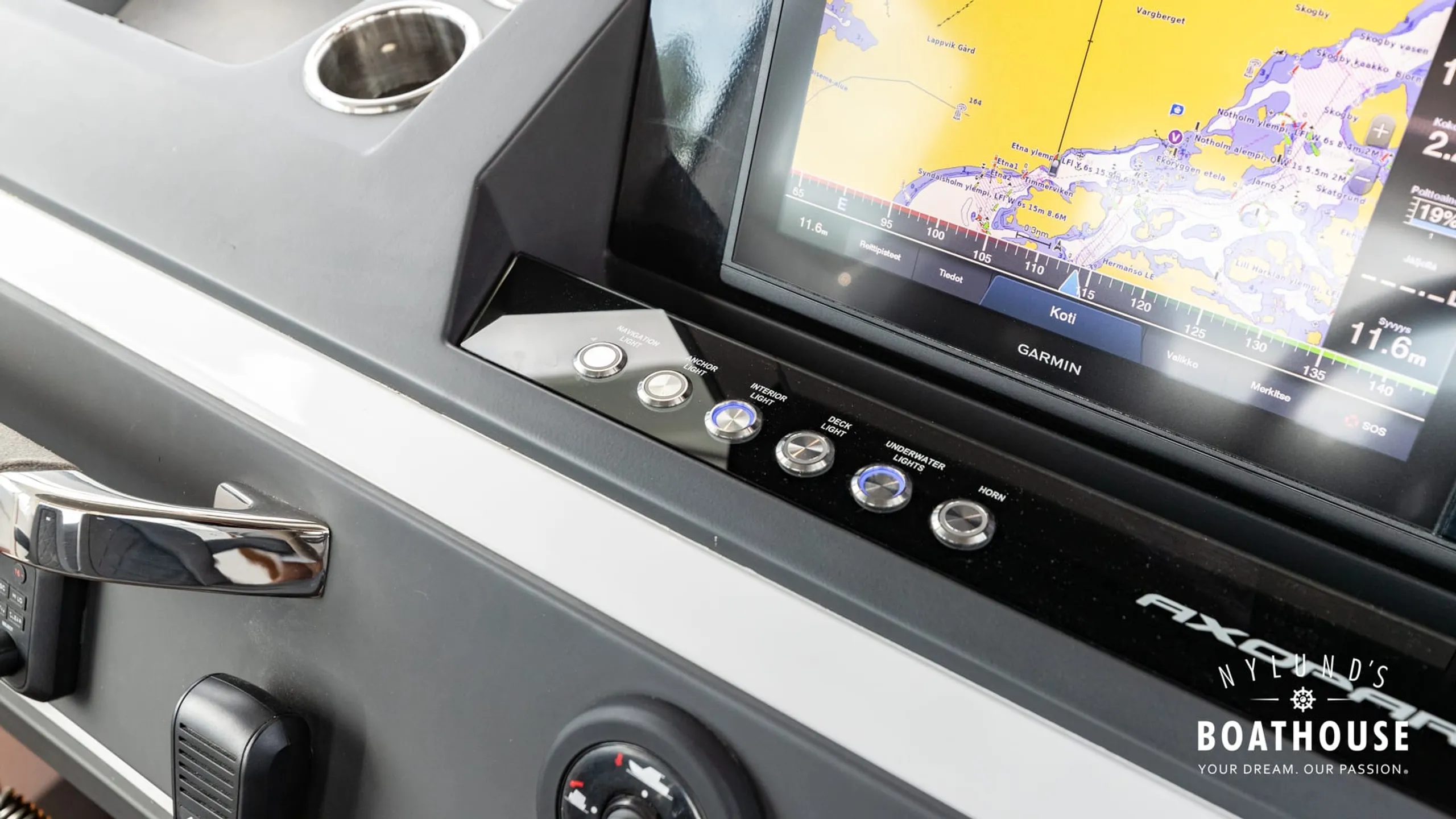 Axopar 28 Cabin - Brabus Line - Image 45