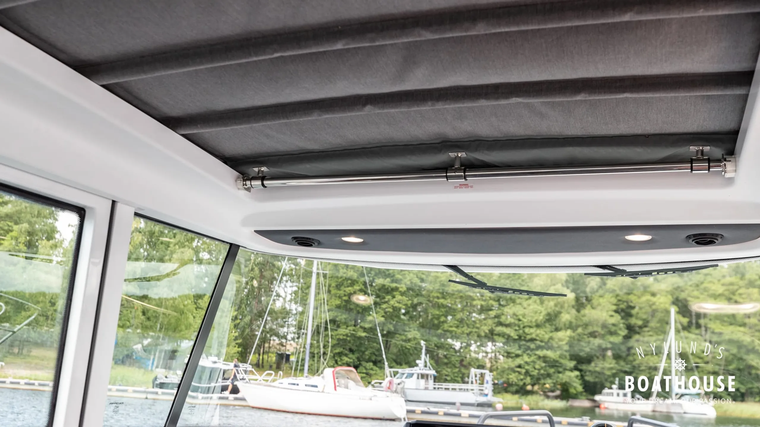 Axopar 28 Cabin - Brabus Line - Image 37