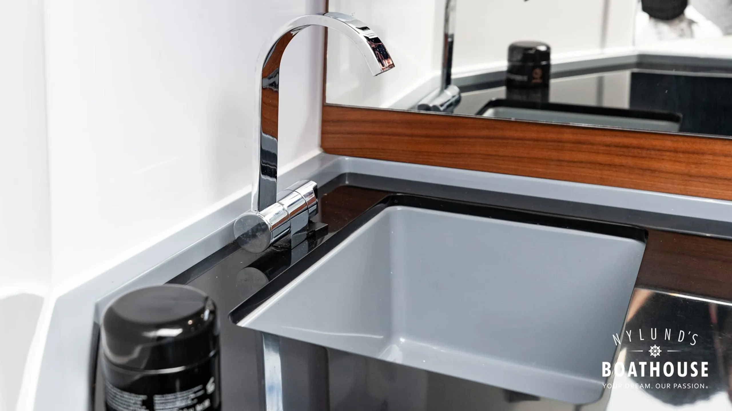 Axopar 28 Cabin - Brabus Line - Image 24