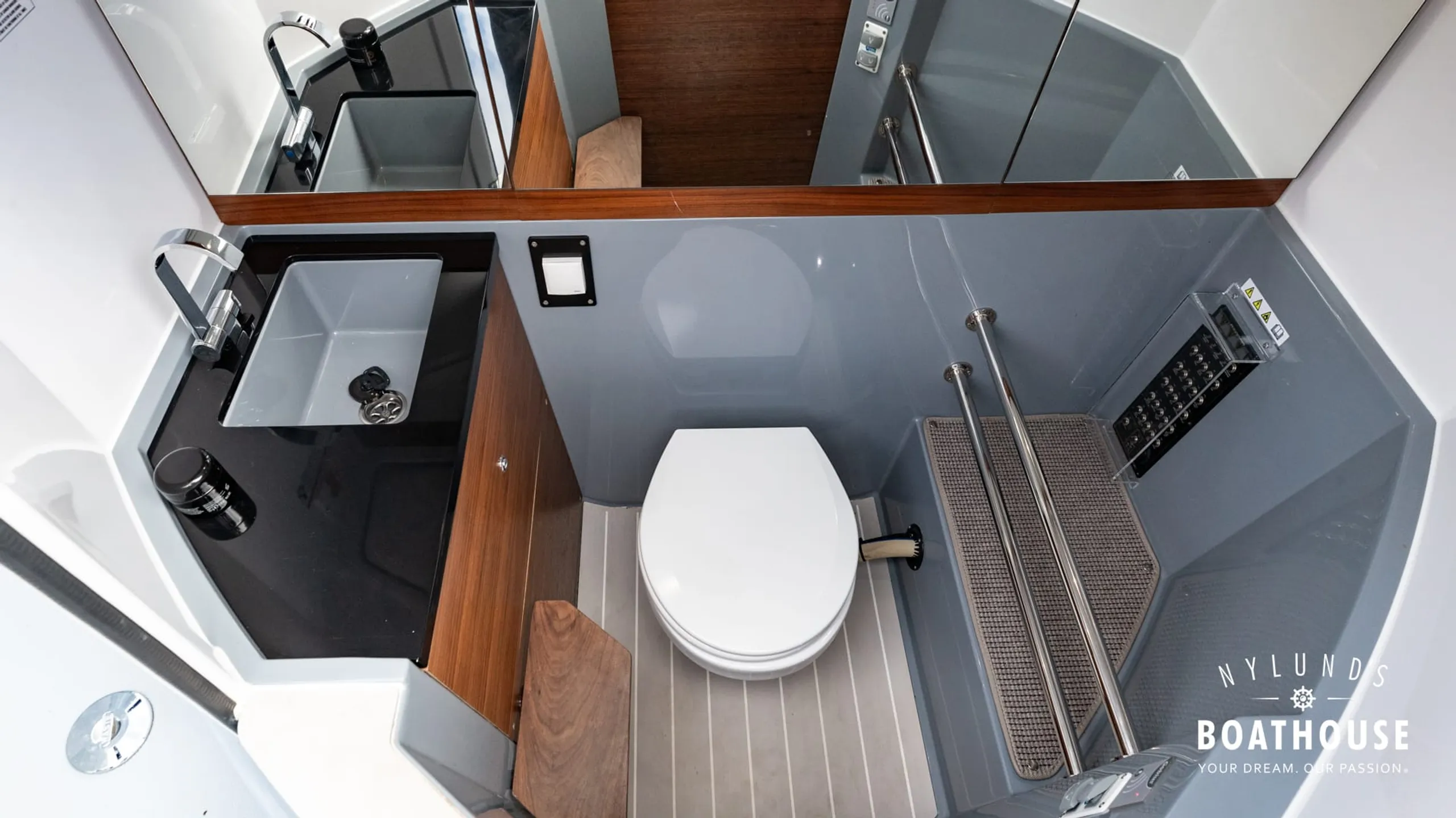 Axopar 28 Cabin - Brabus Line - Image 21