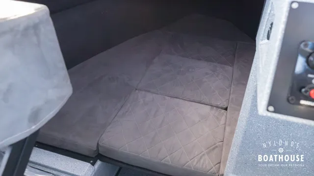 Vboats Voyager 700 Cabin