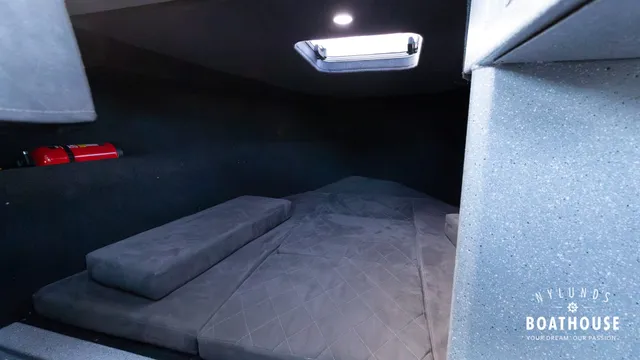 Vboats Voyager 700 Cabin