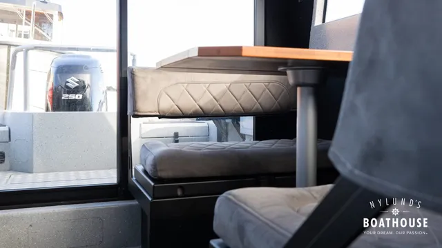 Vboats Voyager 700 Cabin