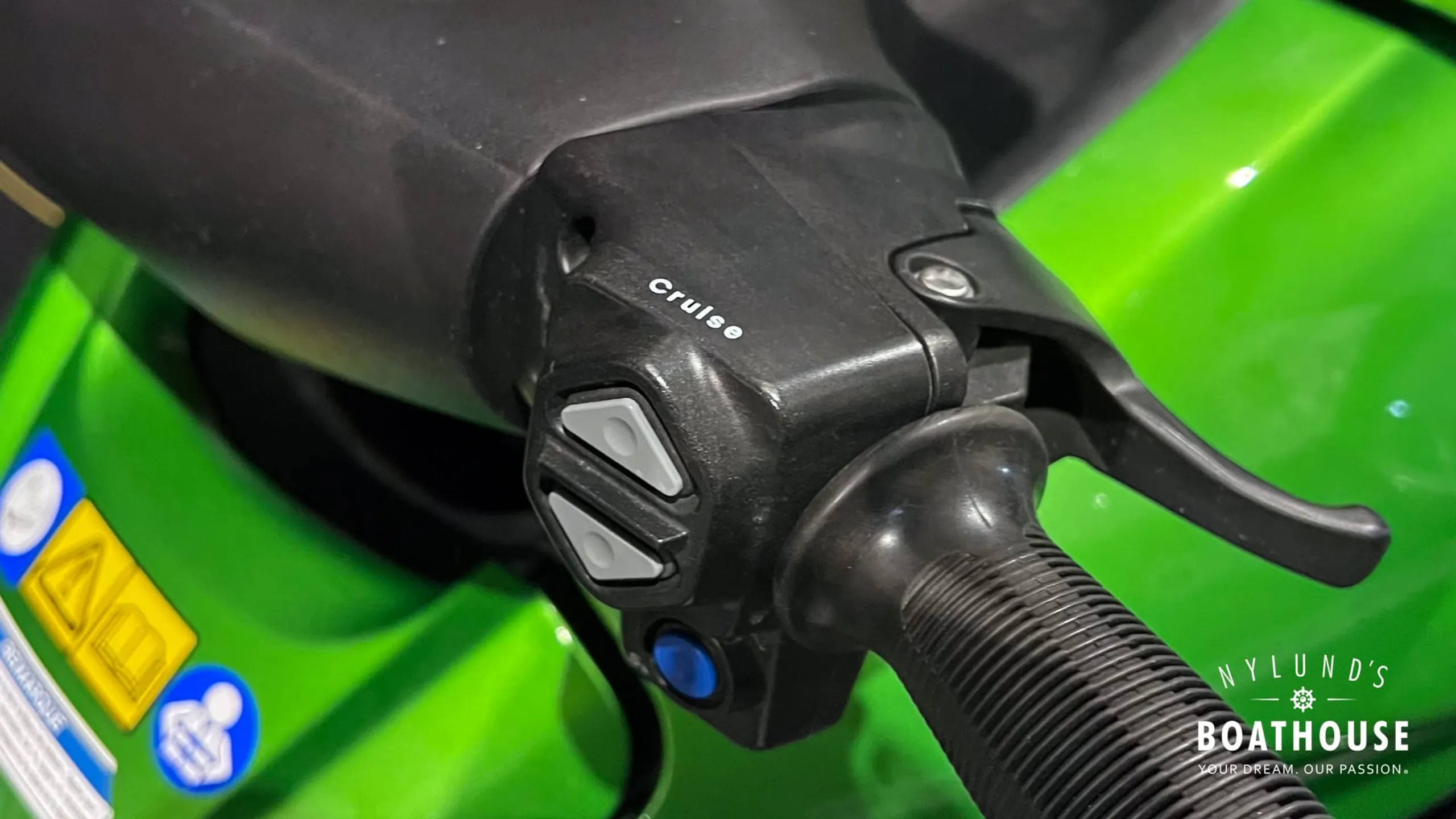 Kawasaki Ultra 300 X - Image 12