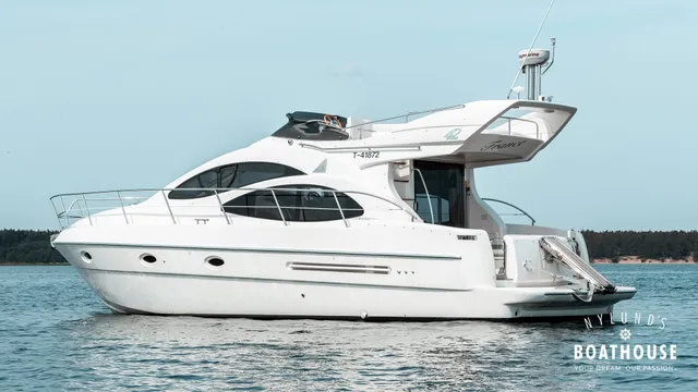 Azimut 42 Fly