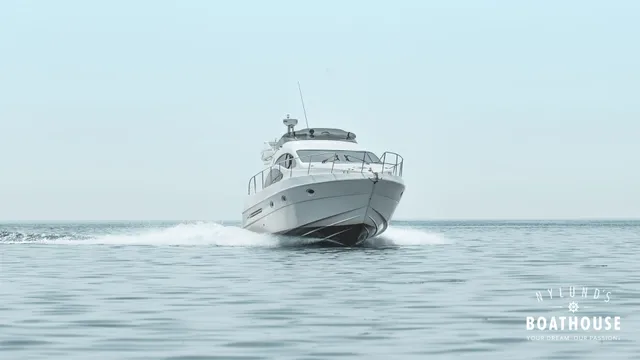 Azimut 42 Fly