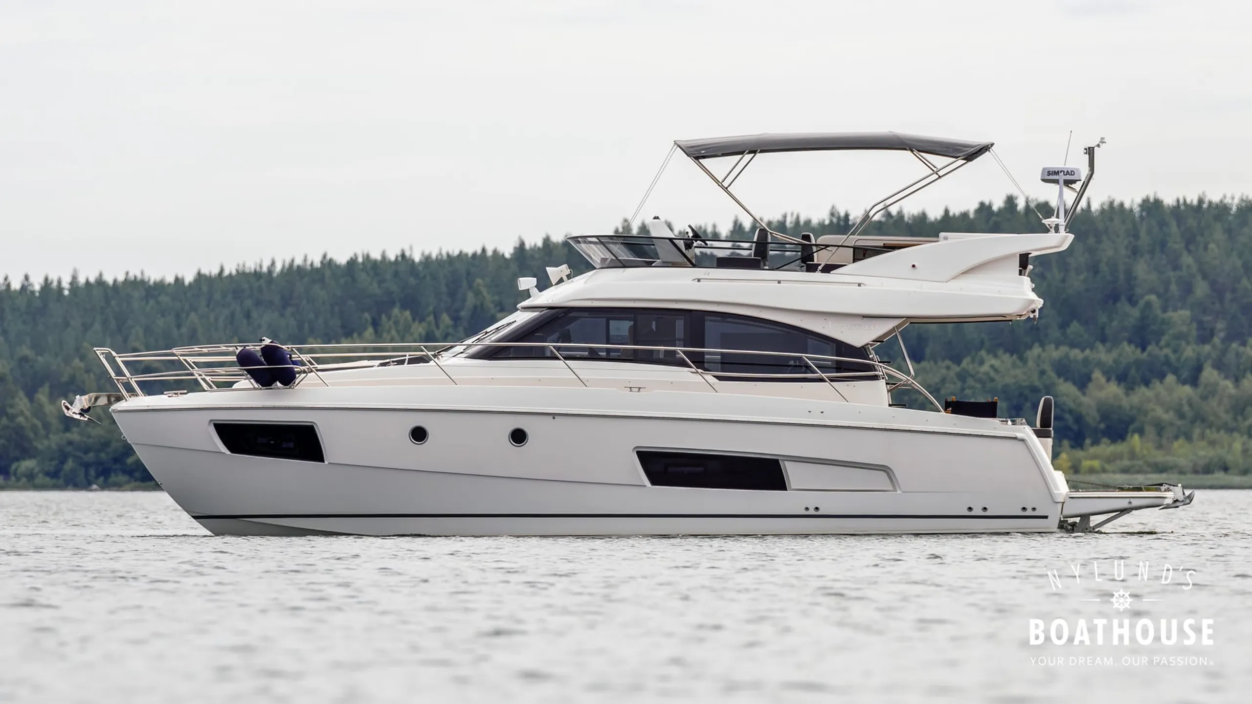 Bavaria Virtess 420 Fly - Image 1