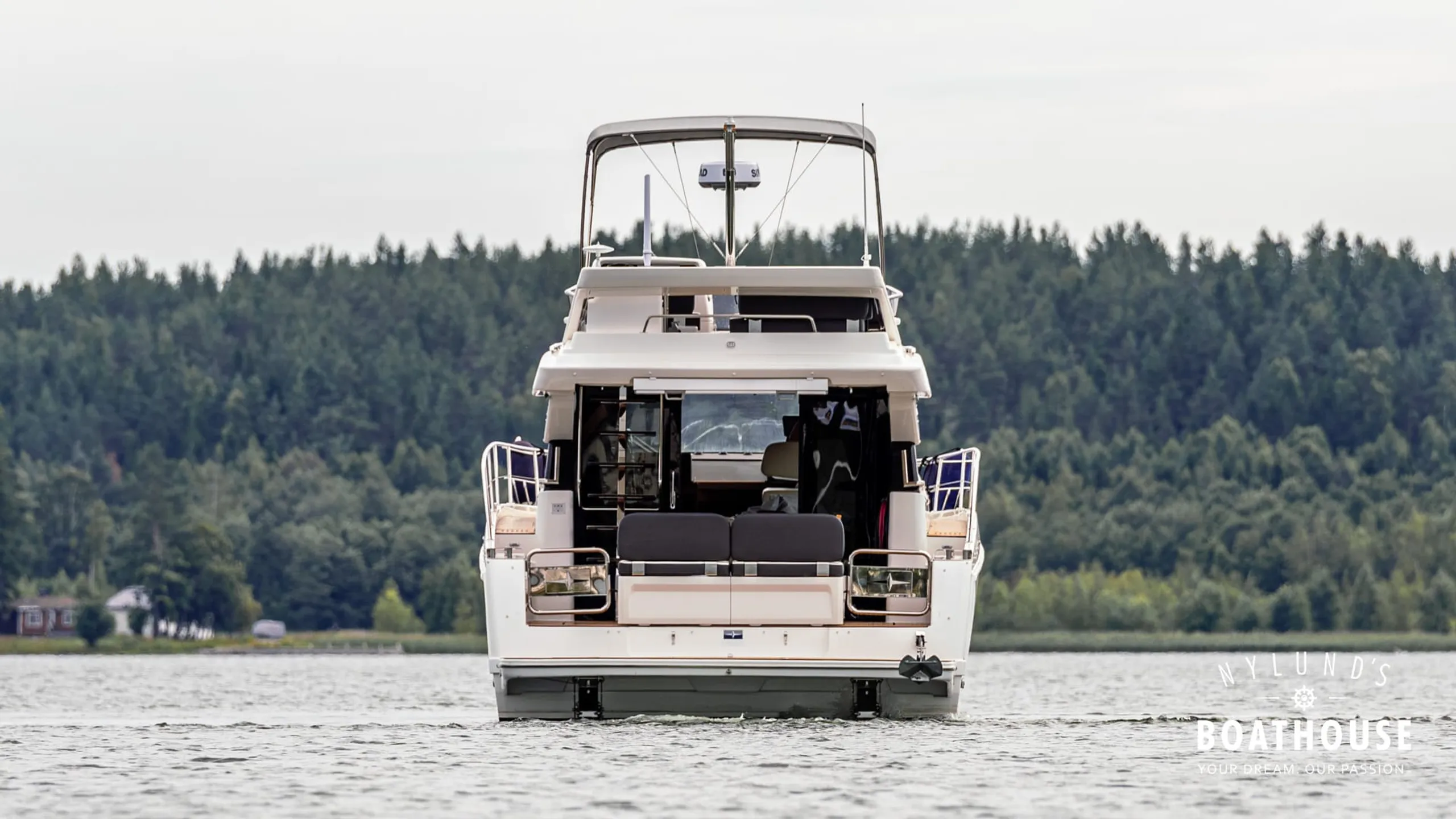 Bavaria Virtess 420 Fly - Image 2