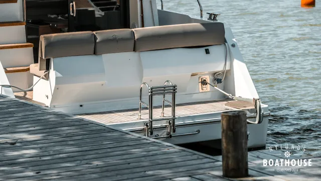 Sealine F380