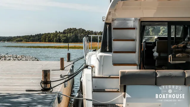 Sealine F380